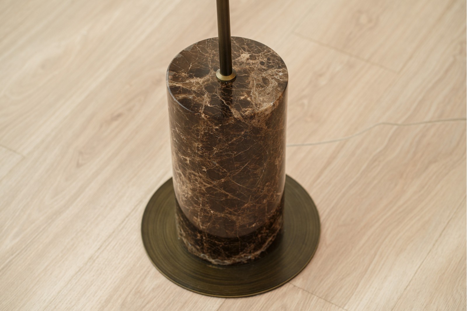 LOURE FLOOR LAMP. MARBLE METAL LINEN
