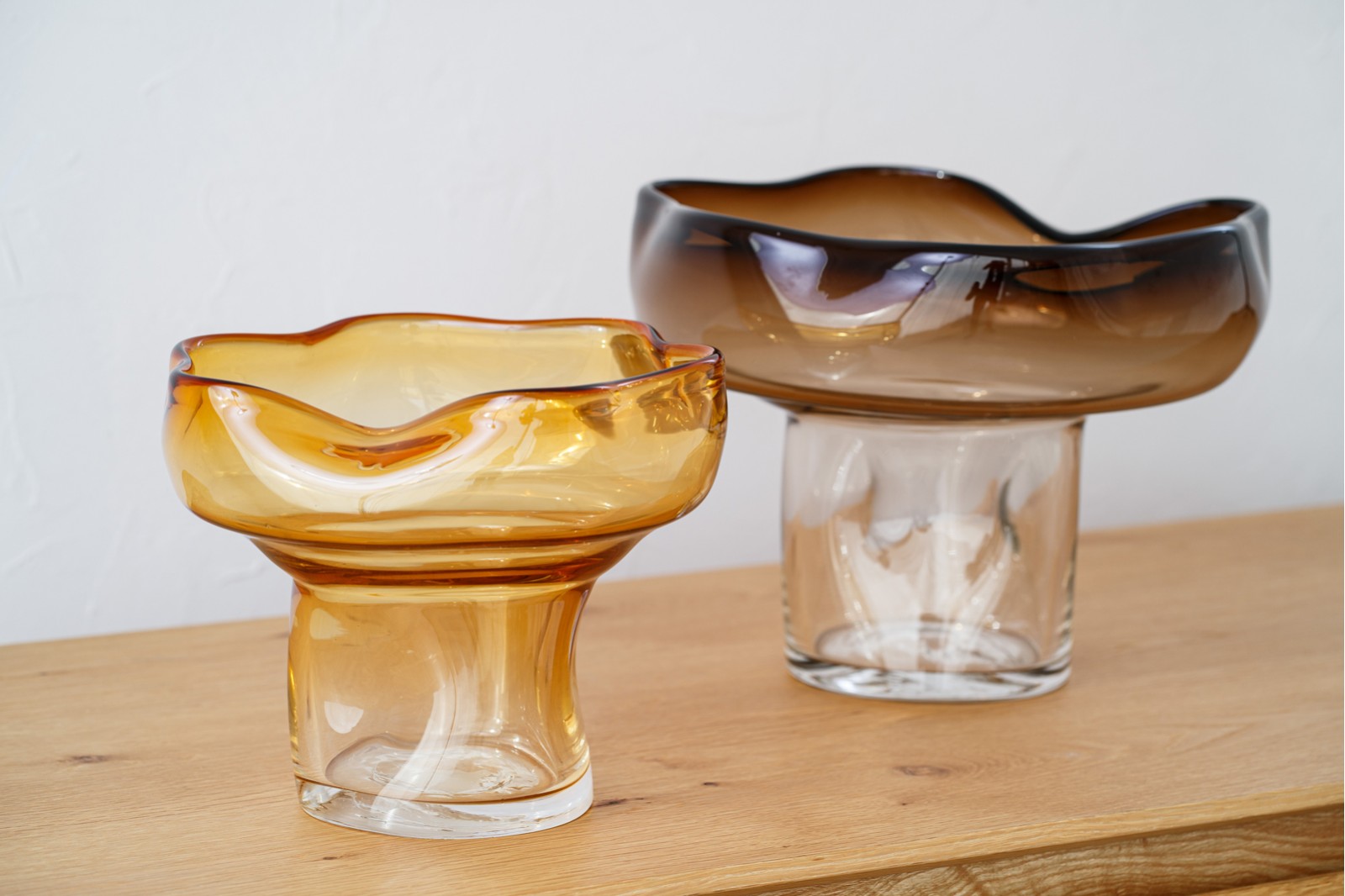 COLLECTION AR: TABLES CENTRALES EN VERRE COLORÉ