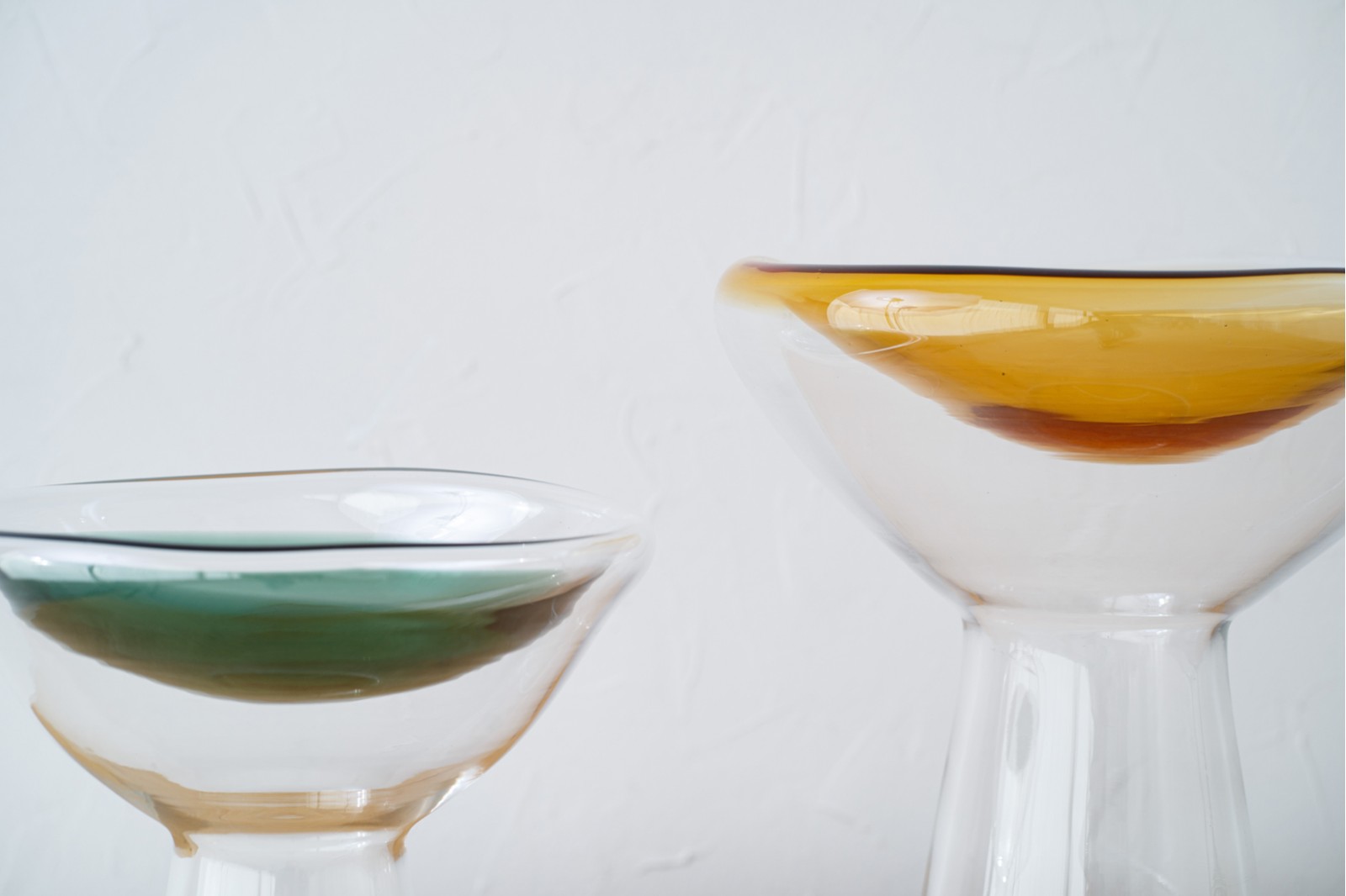 SORA COLLECTION: COLORED GLASS TABLE CENTREPIECES