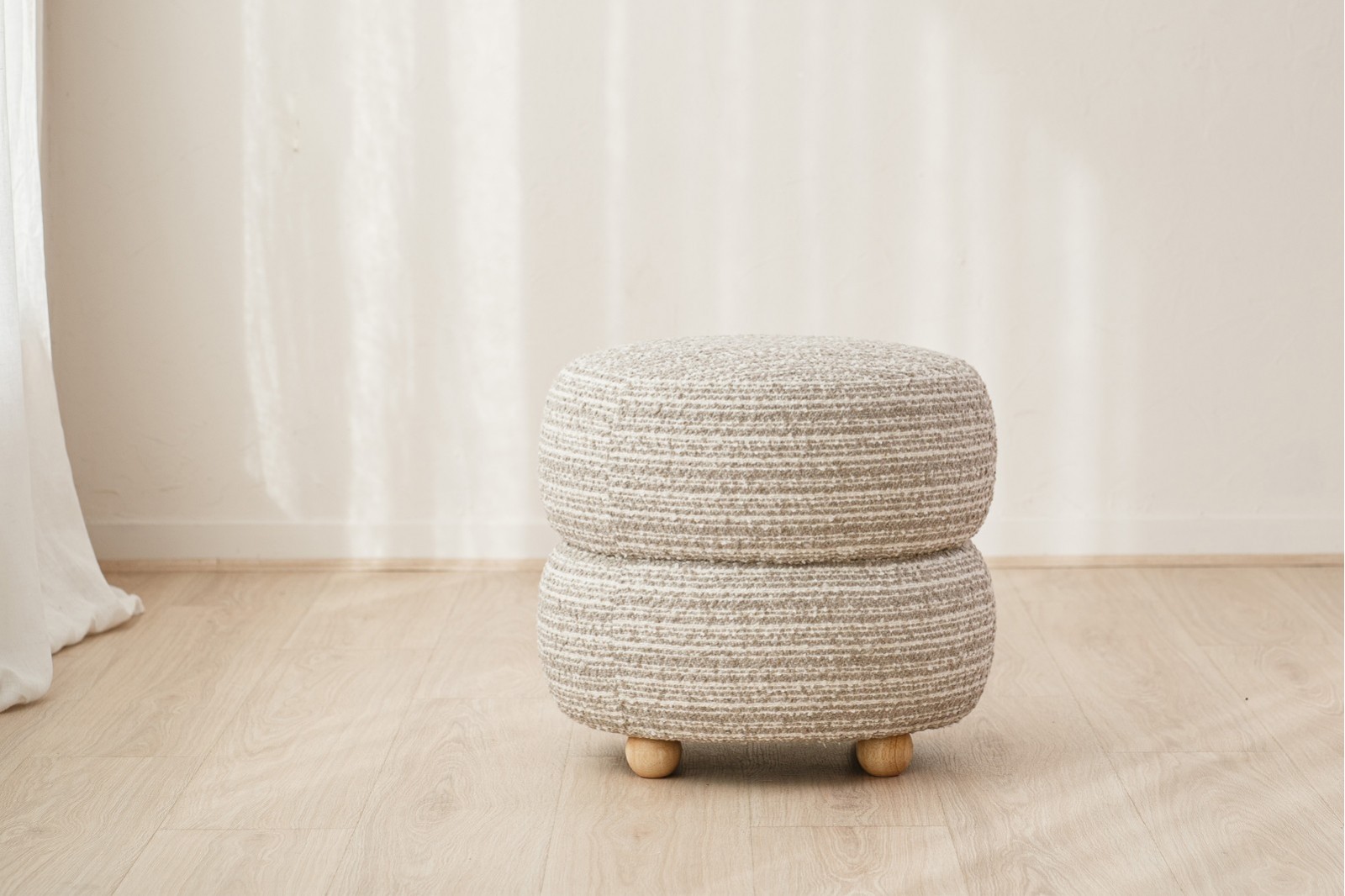 SET 2 PUFS MARCEL. GRIS Y BEIGE