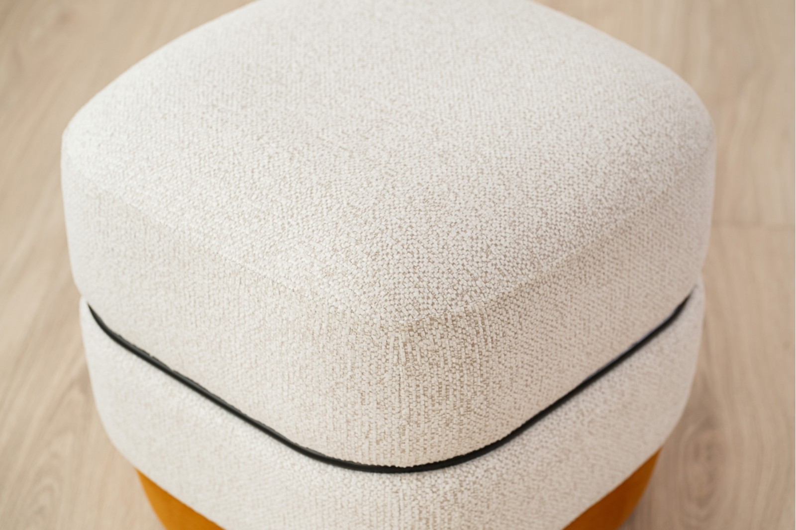 SET OF 2 ELIS POUFS. IVORY AND DARK ORANGE