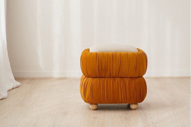 SET OF 2 NONA POUFS. BEIGE AND DARK ORANGE