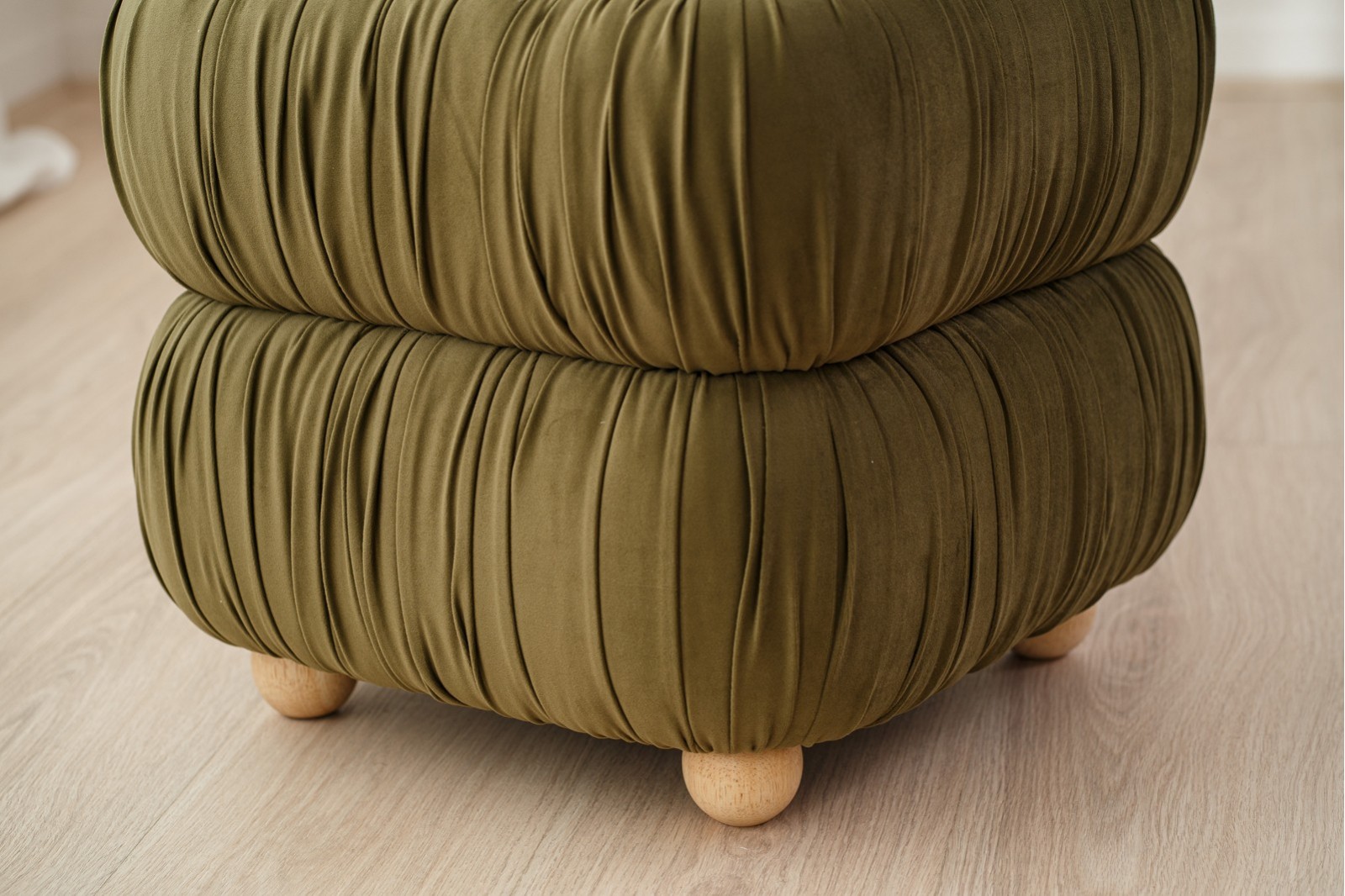 SET DE 2 POUFS NONA. IVOIRE ET VERT FONCE