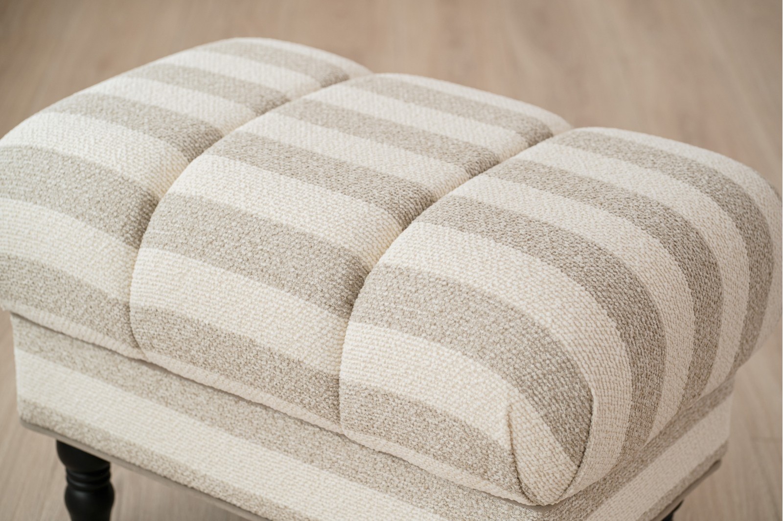 POUF MARLO. GRIS ET IVOIRE