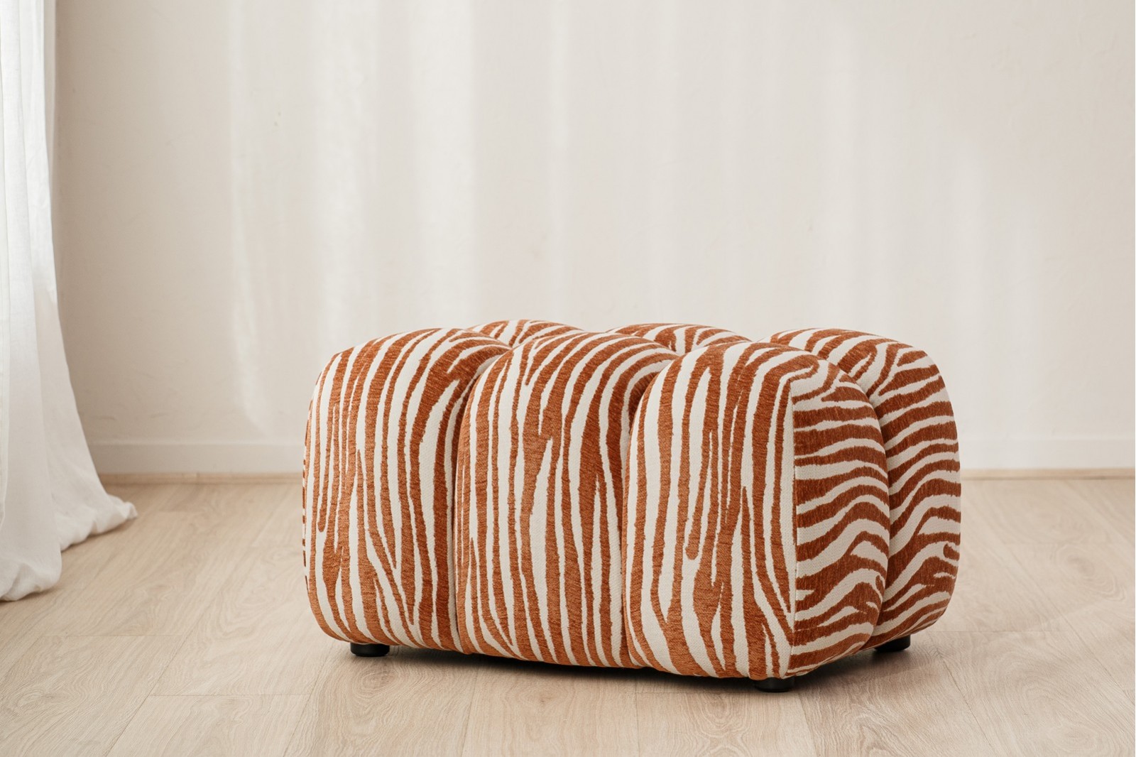 POUF SITA. TERRACOTTA ET IVOIRE