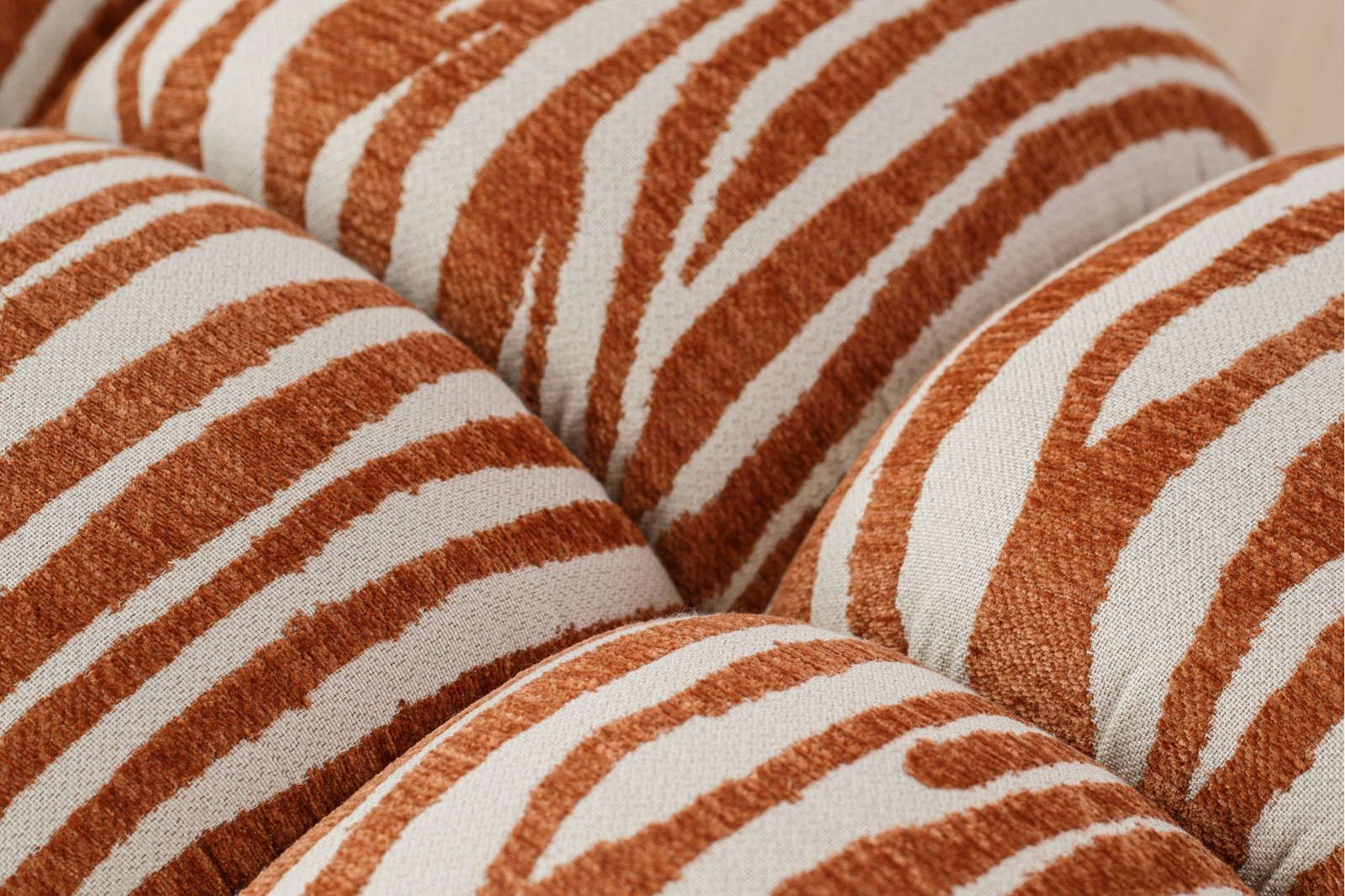 SITA POUF. TERRACOTTA AND IVORY