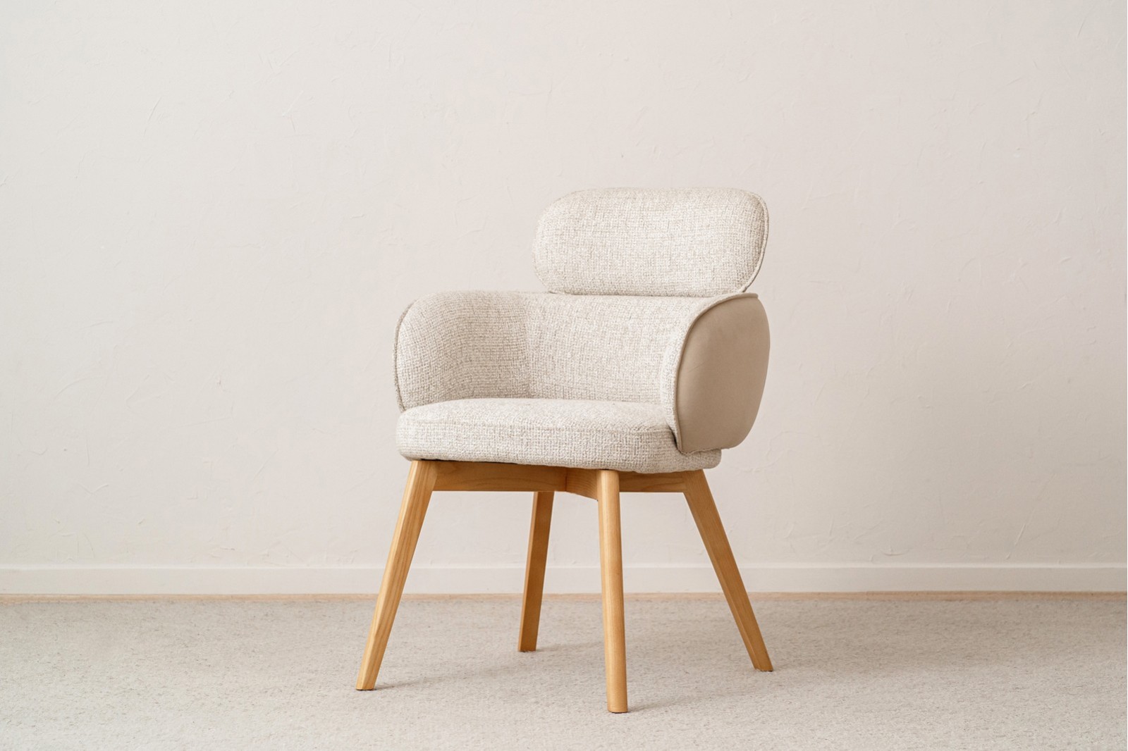 LOT DE 2 CHAISES DE SALLE A MANGER ALDEN. TON PIER