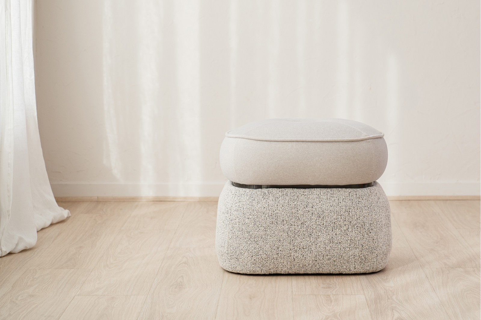 SET OF 2 DUNA POUFS. STONE AND GREY