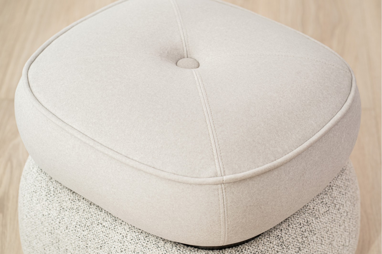SET OF 2 DUNA POUFS. STONE AND GREY
