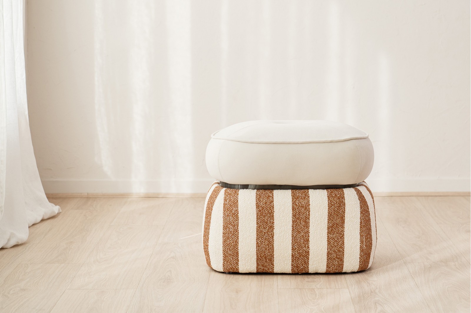 SET DE 2 POUFS DUNA. PIERRE ET TERRE CUITE