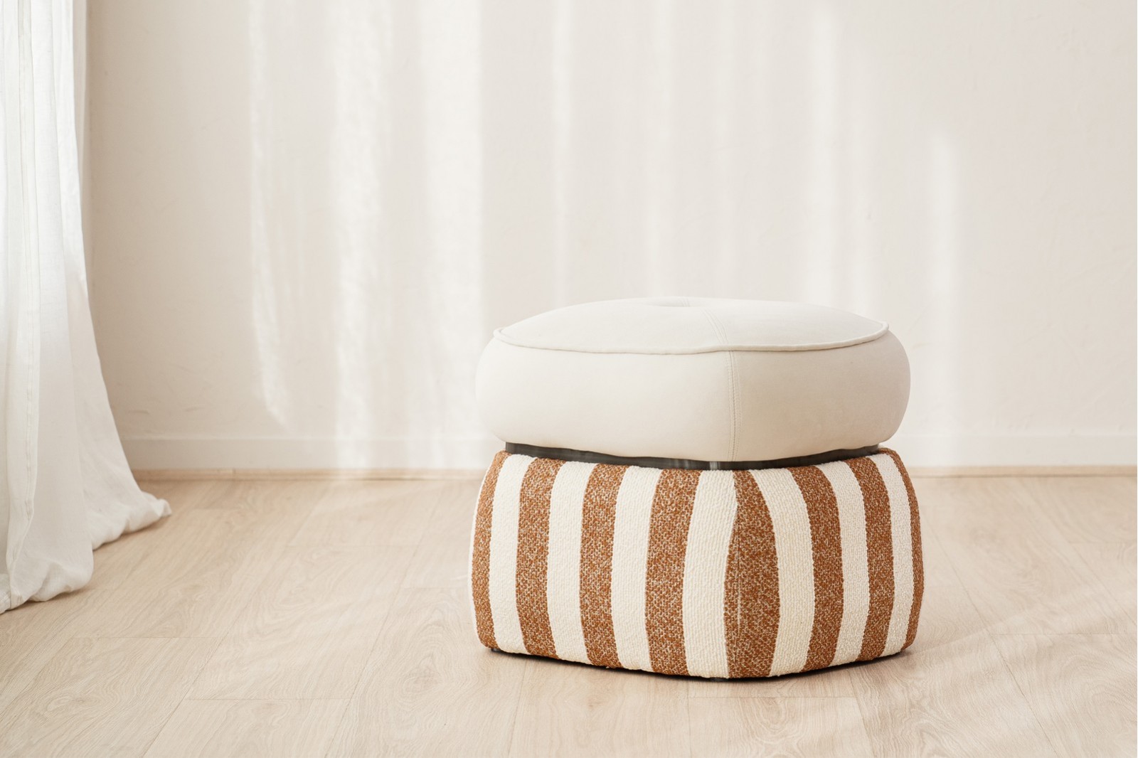 SET DE 2 POUFS DUNA. PIERRE ET TERRE CUITE