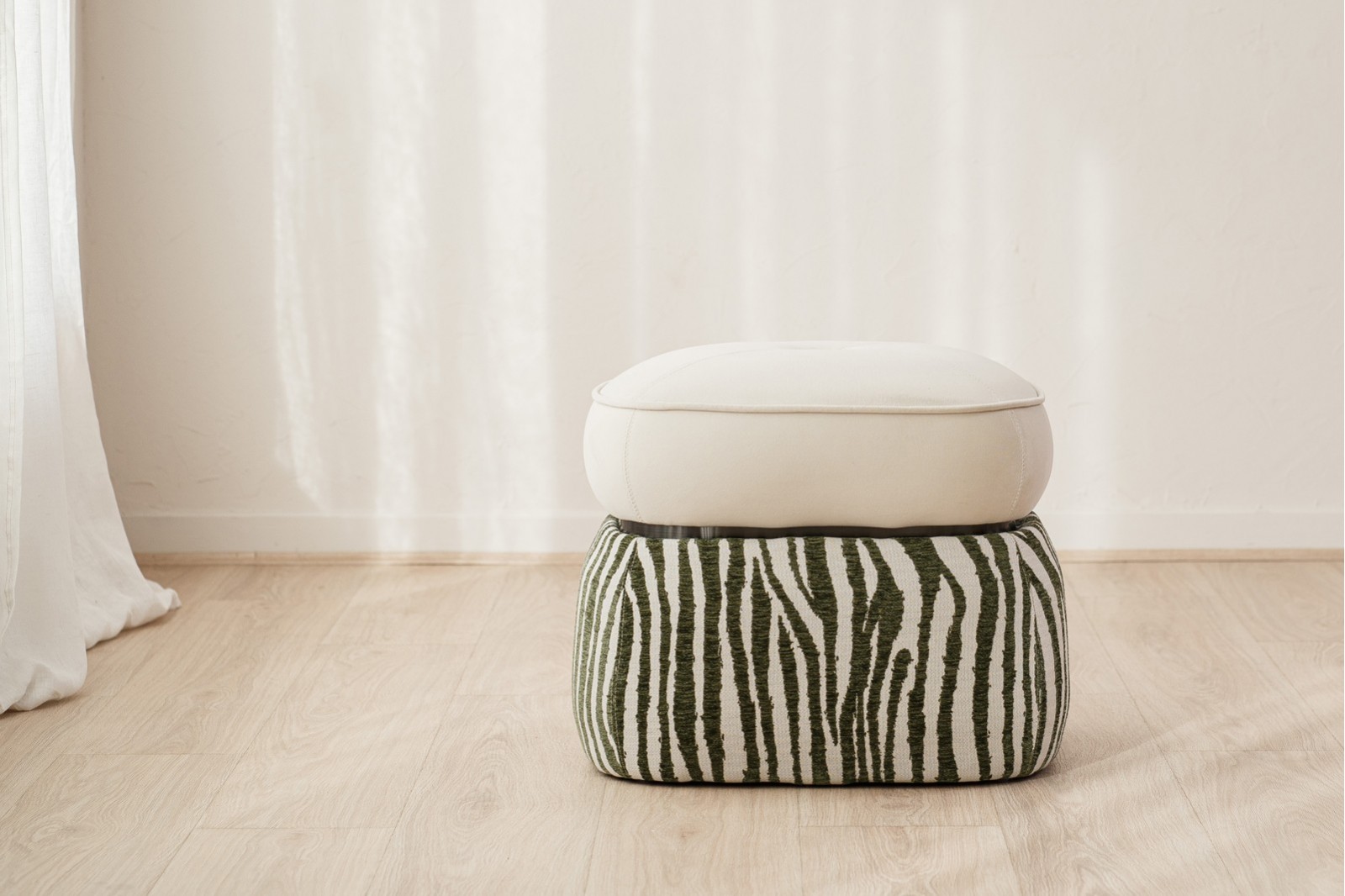 SET DE 2 POUFS DUNA.  IVOIRE ET VERT