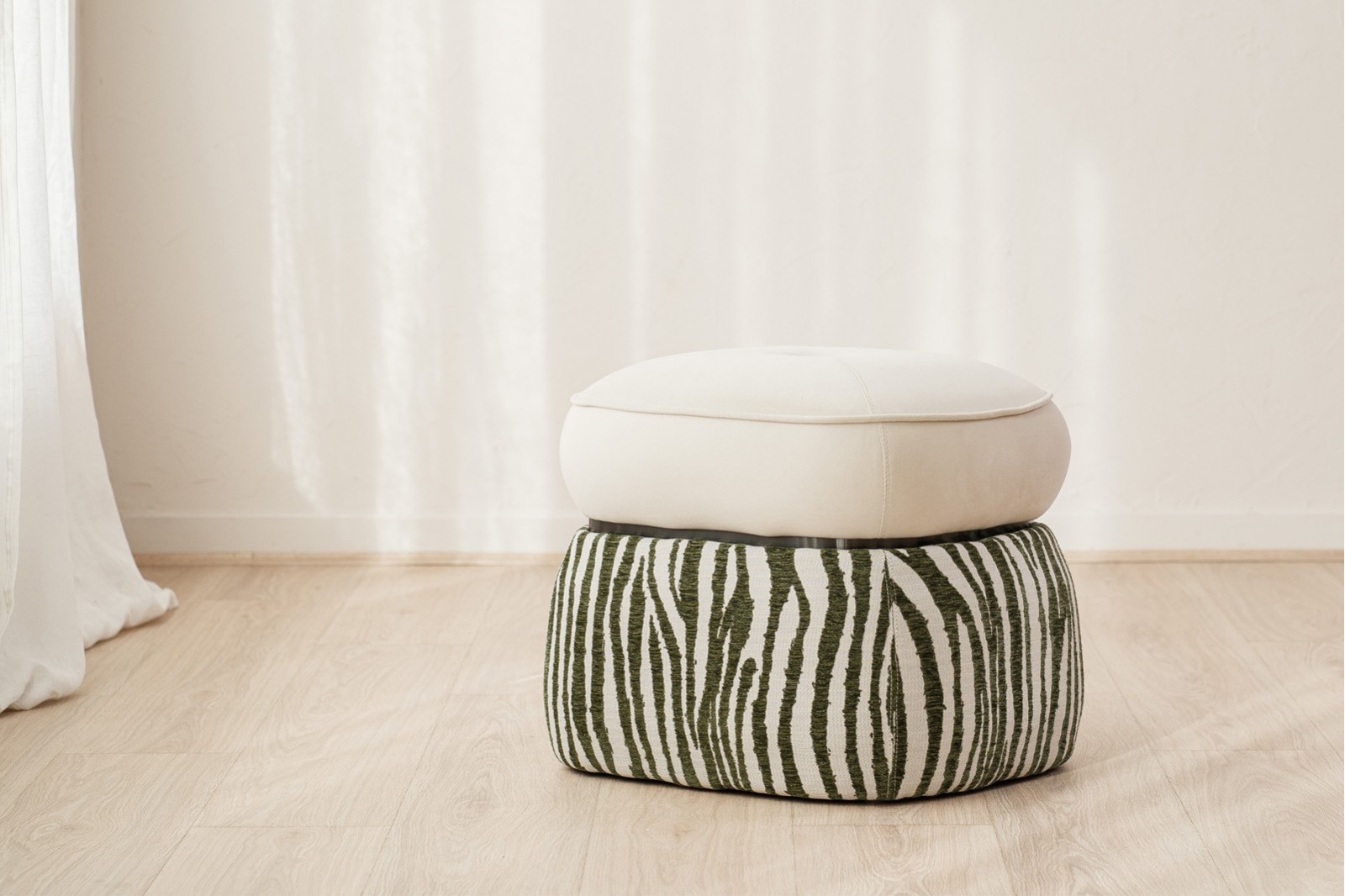 SET DE 2 POUFS DUNA.  IVOIRE ET VERT