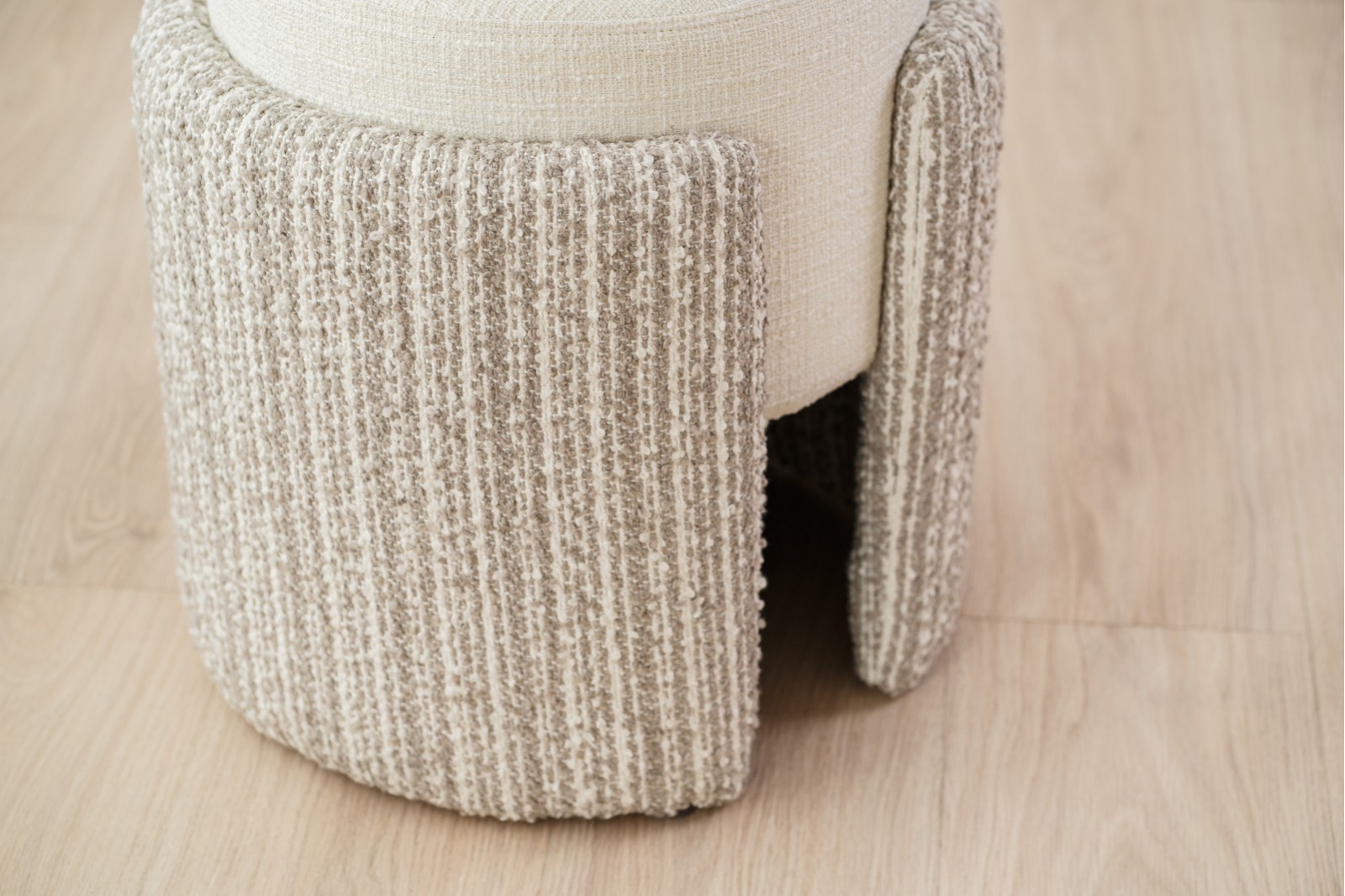 SET OF 2 MINIA POUFS. STONE AND GREY