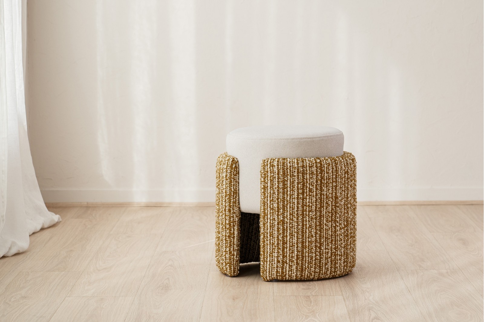SET OF 2 MINIA POUFS. IVORY AND MUSTARD