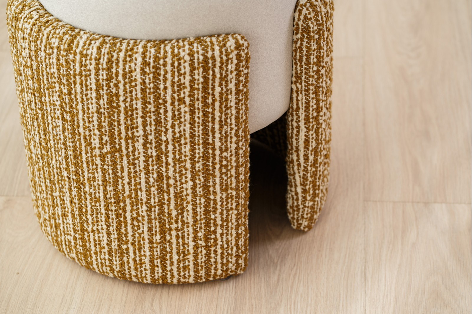 SET OF 2 MINIA POUFS. IVORY AND MUSTARD