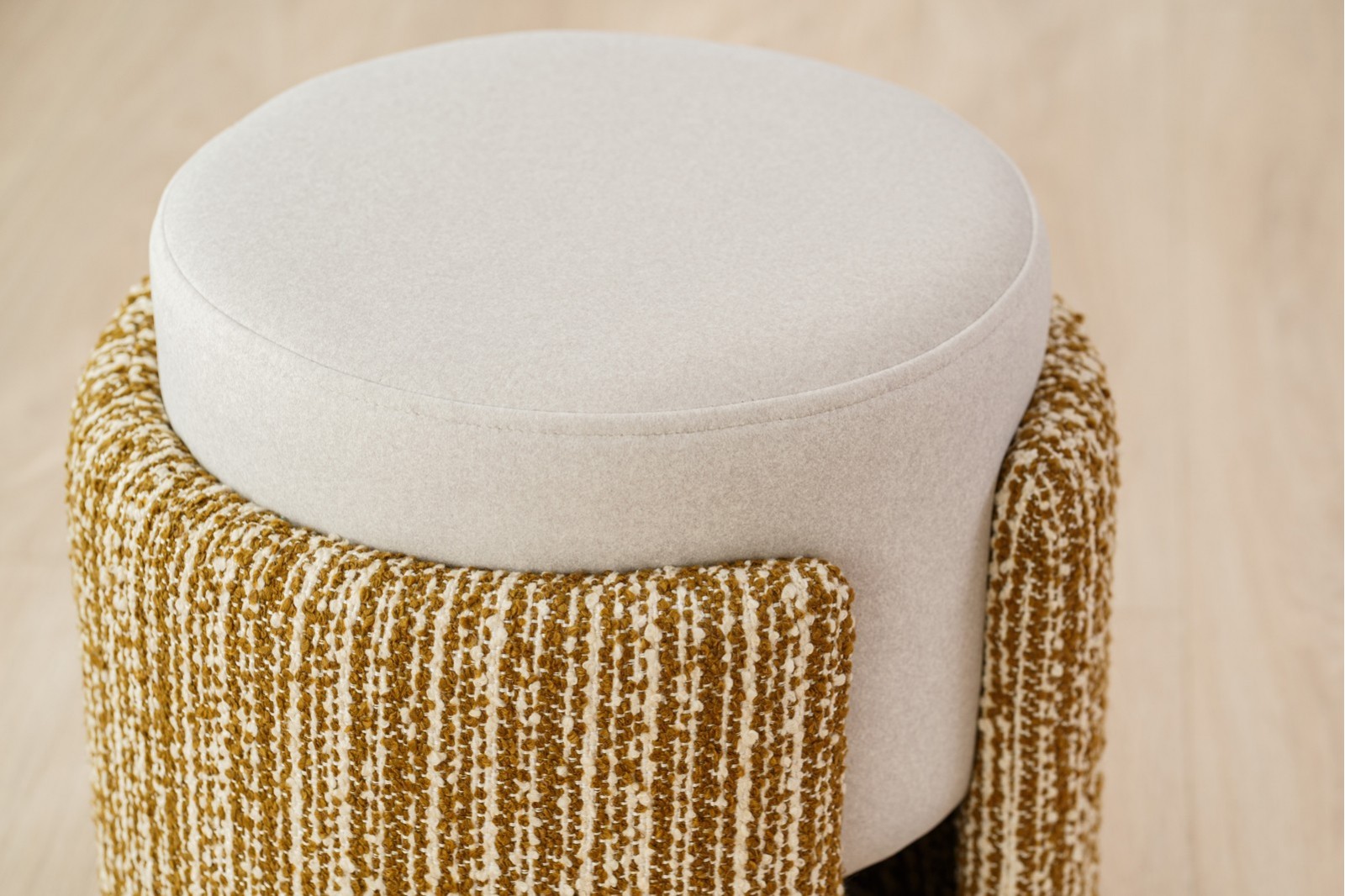 SET OF 2 MINIA POUFS. IVORY AND MUSTARD