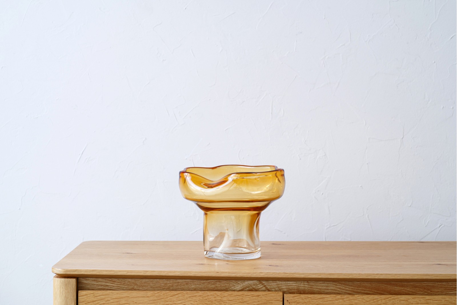 COLLECTION AR: TABLES CENTRALES EN VERRE COLORÉ