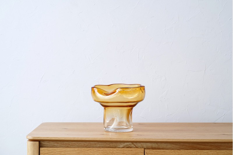 AR GLASS CENTERPIECE. AMBER AND TRANSPARENT