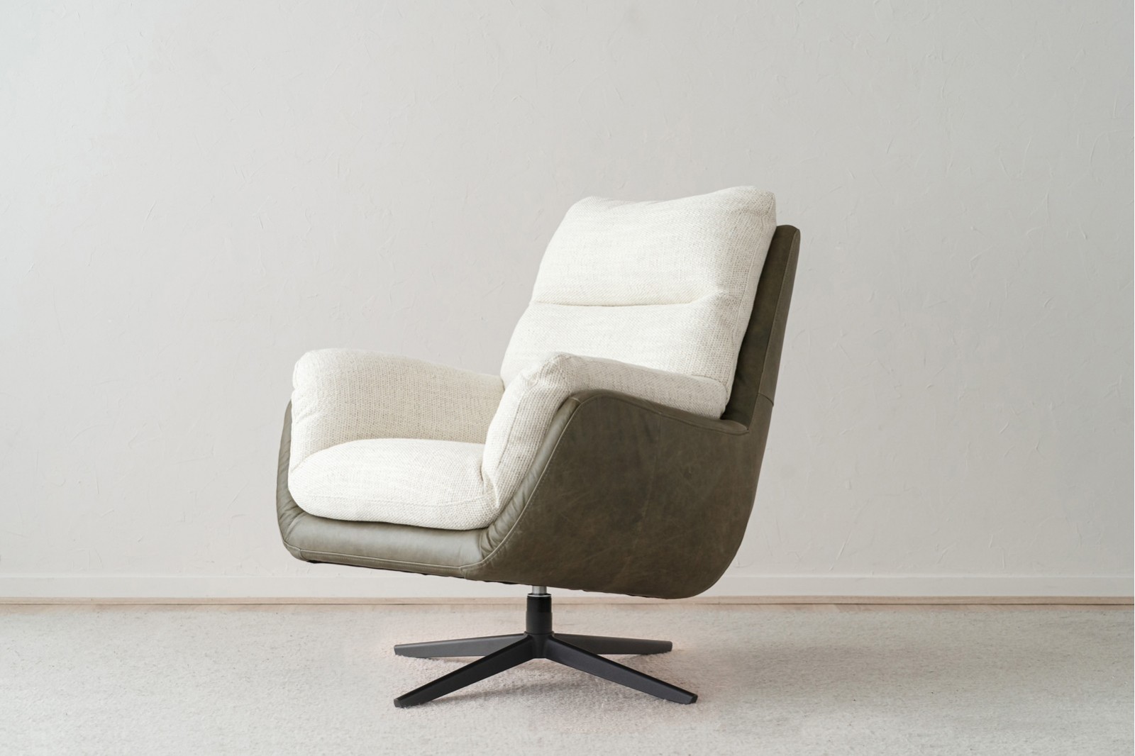 SWIVEL ARMCHAIR. GREEN LEATHER & OFF WHITE FABRIC