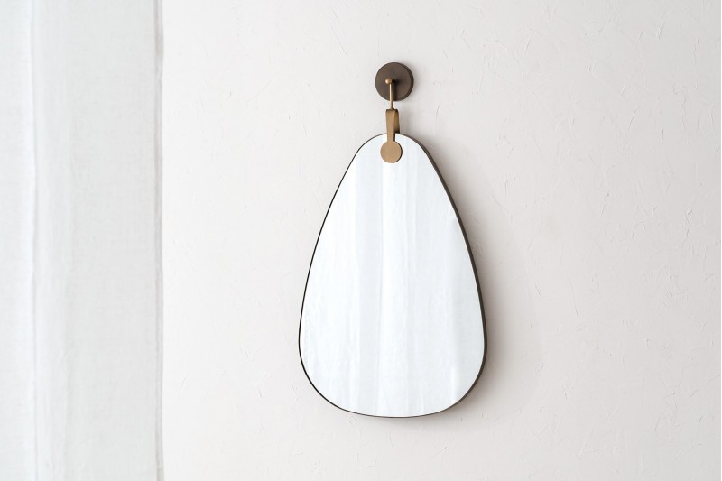 ESPEJO ORGANICO DE PARED. MARCO METAL