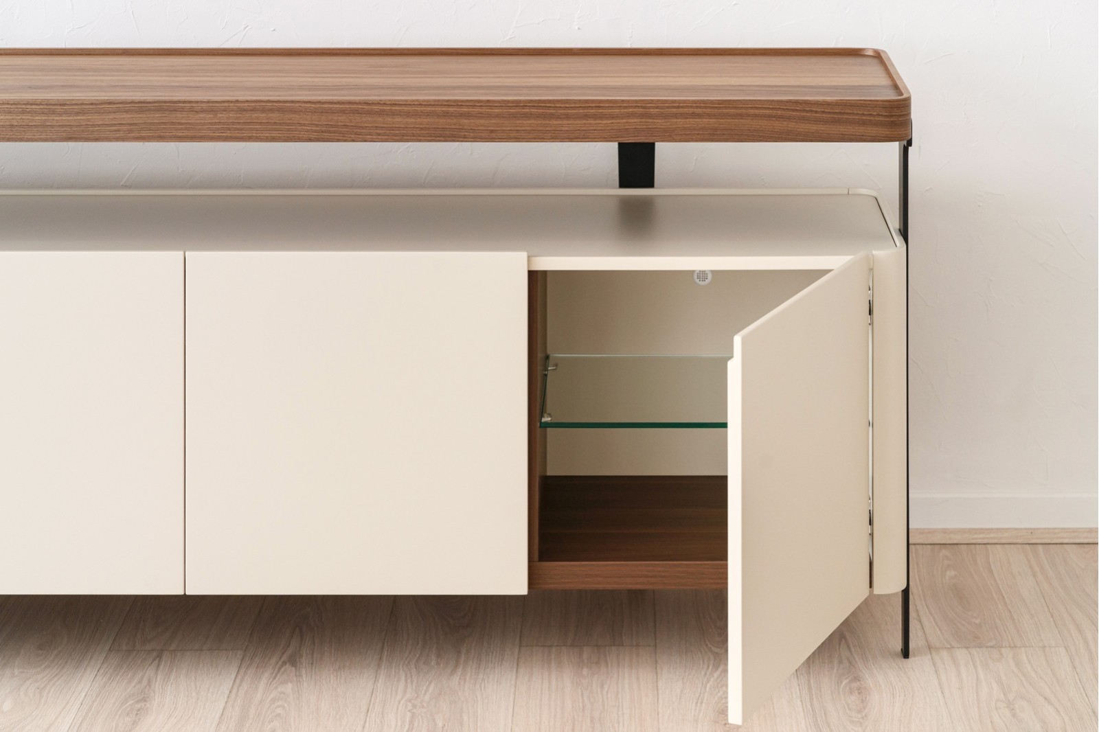 APARADOR SARELA LACADO BEIGE MATE NOGAL