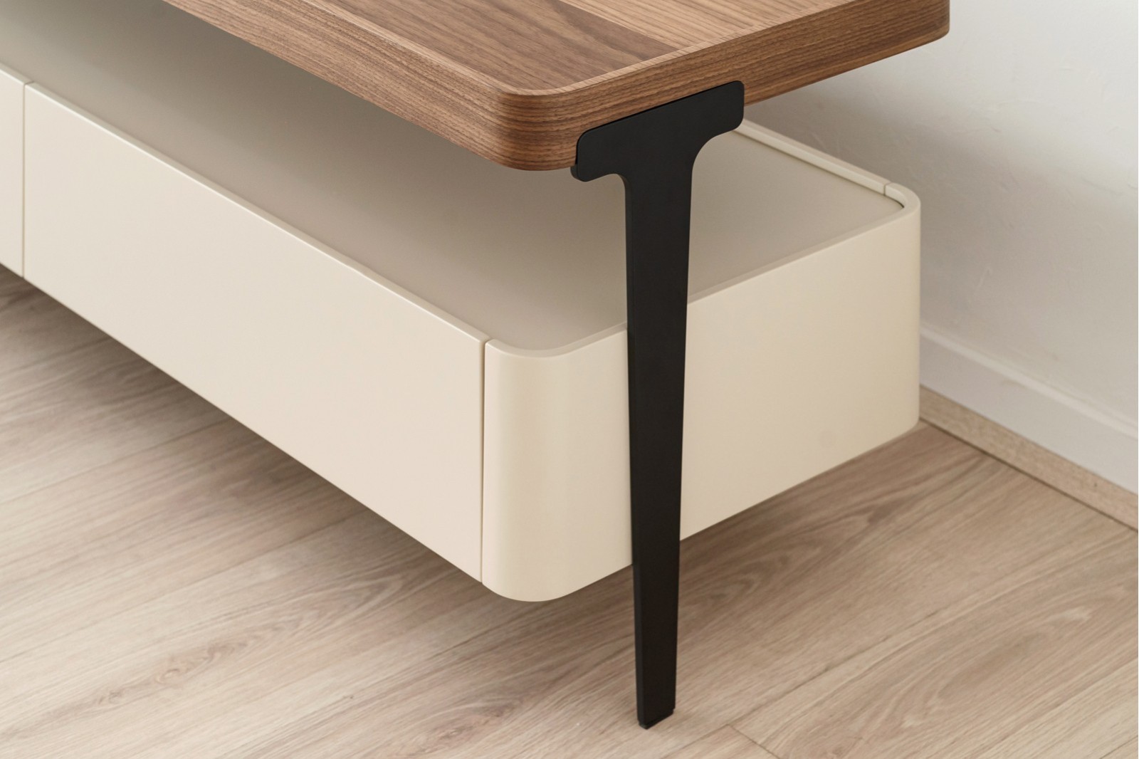 MUEBLE TV SARELA LACADO BEIGE MATE NOGAL