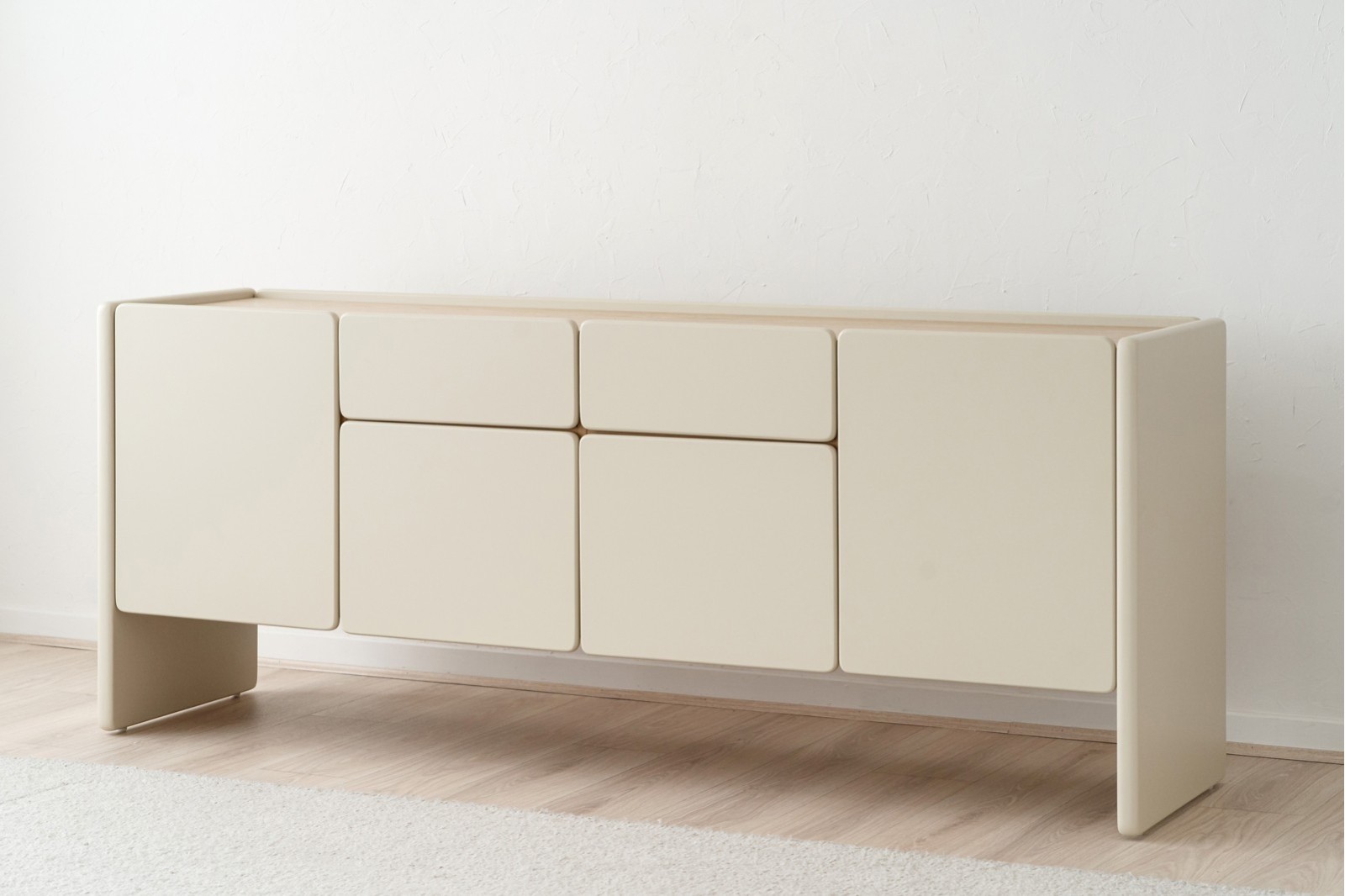 APARADOR CENZA. BEIGE MATE Y FRESNO