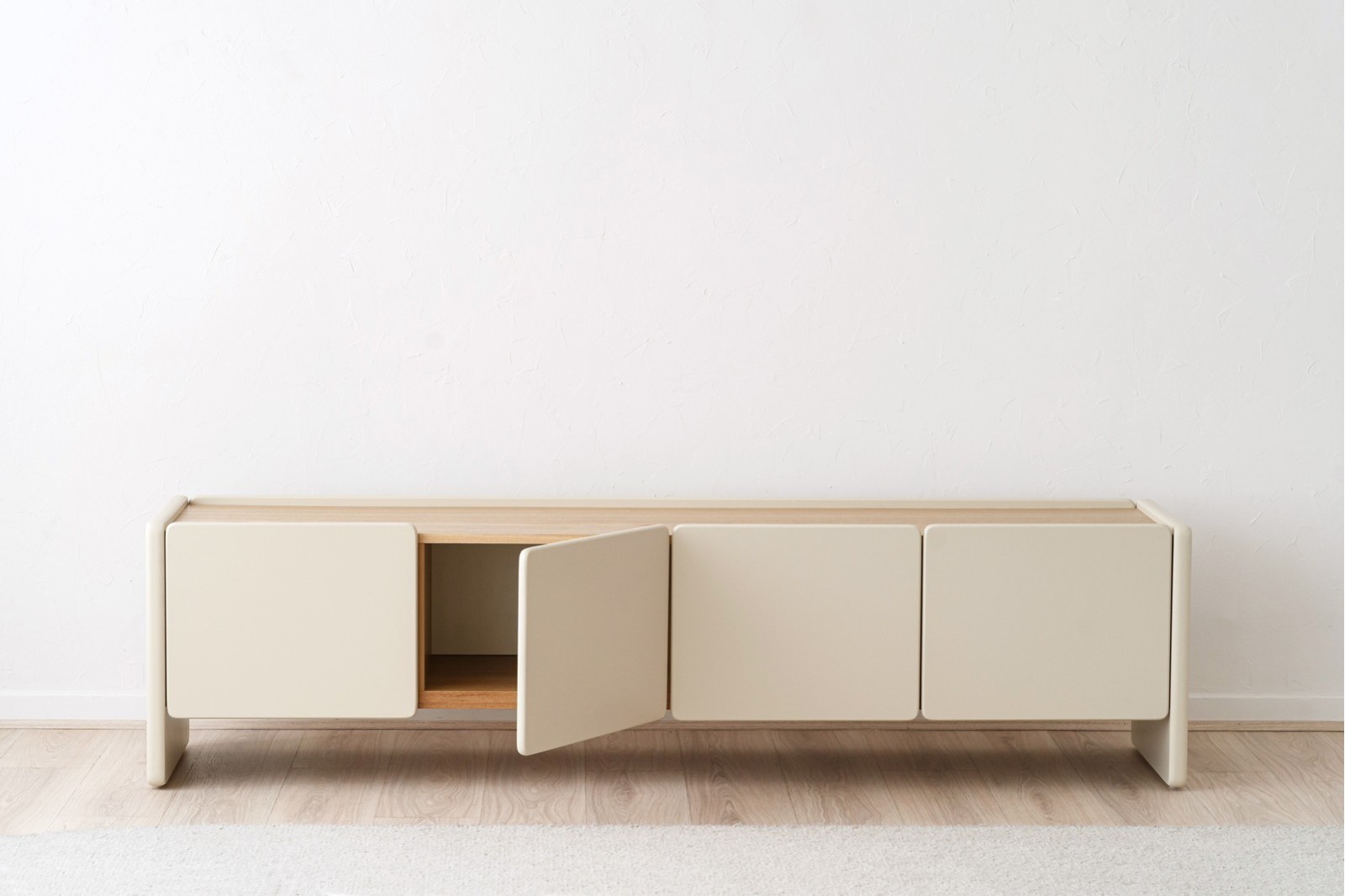 MUEBLE TV CENZA. BEIGE MATE Y FRESNO