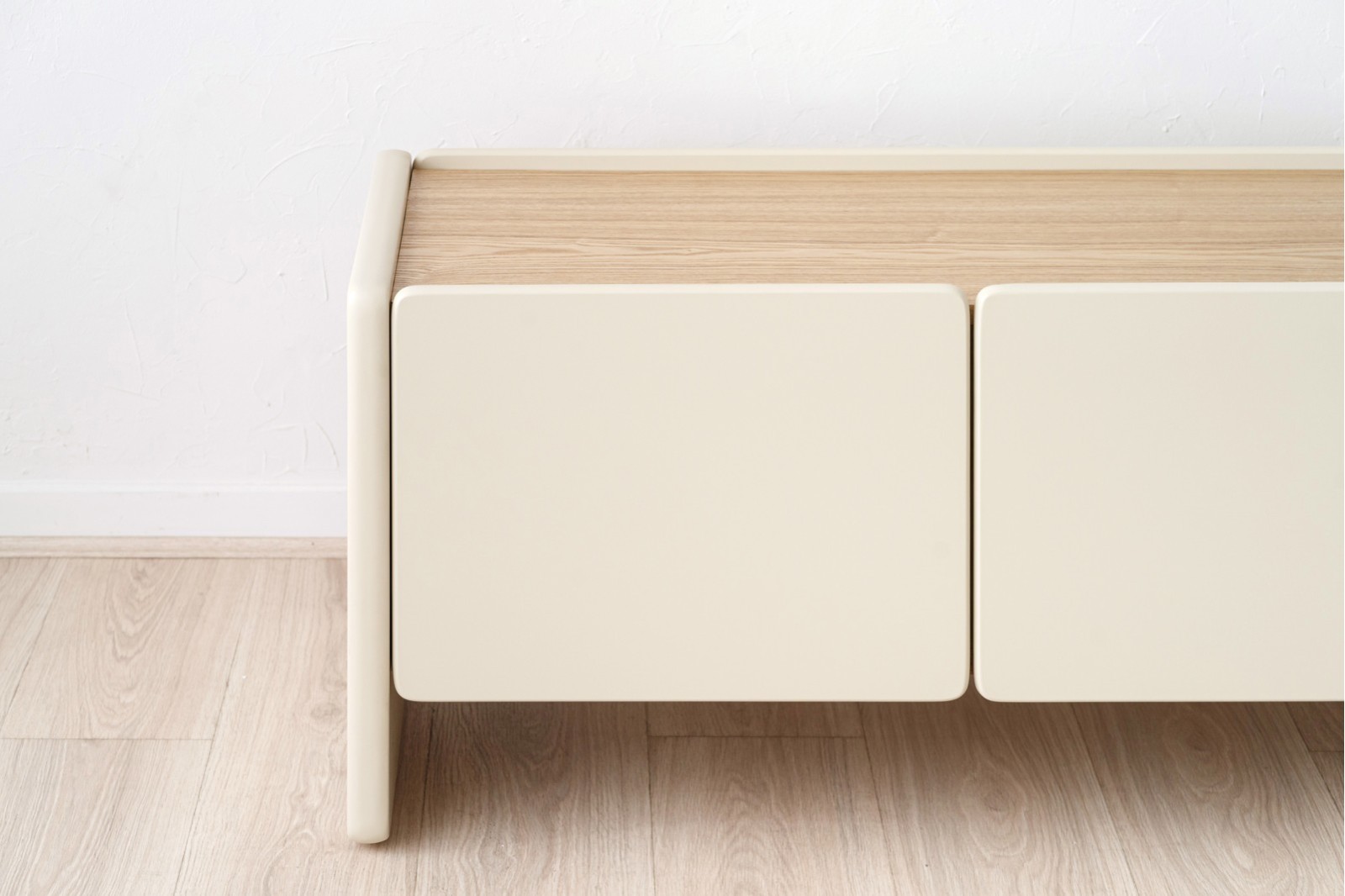 MUEBLE TV CENZA. BEIGE MATE Y FRESNO
