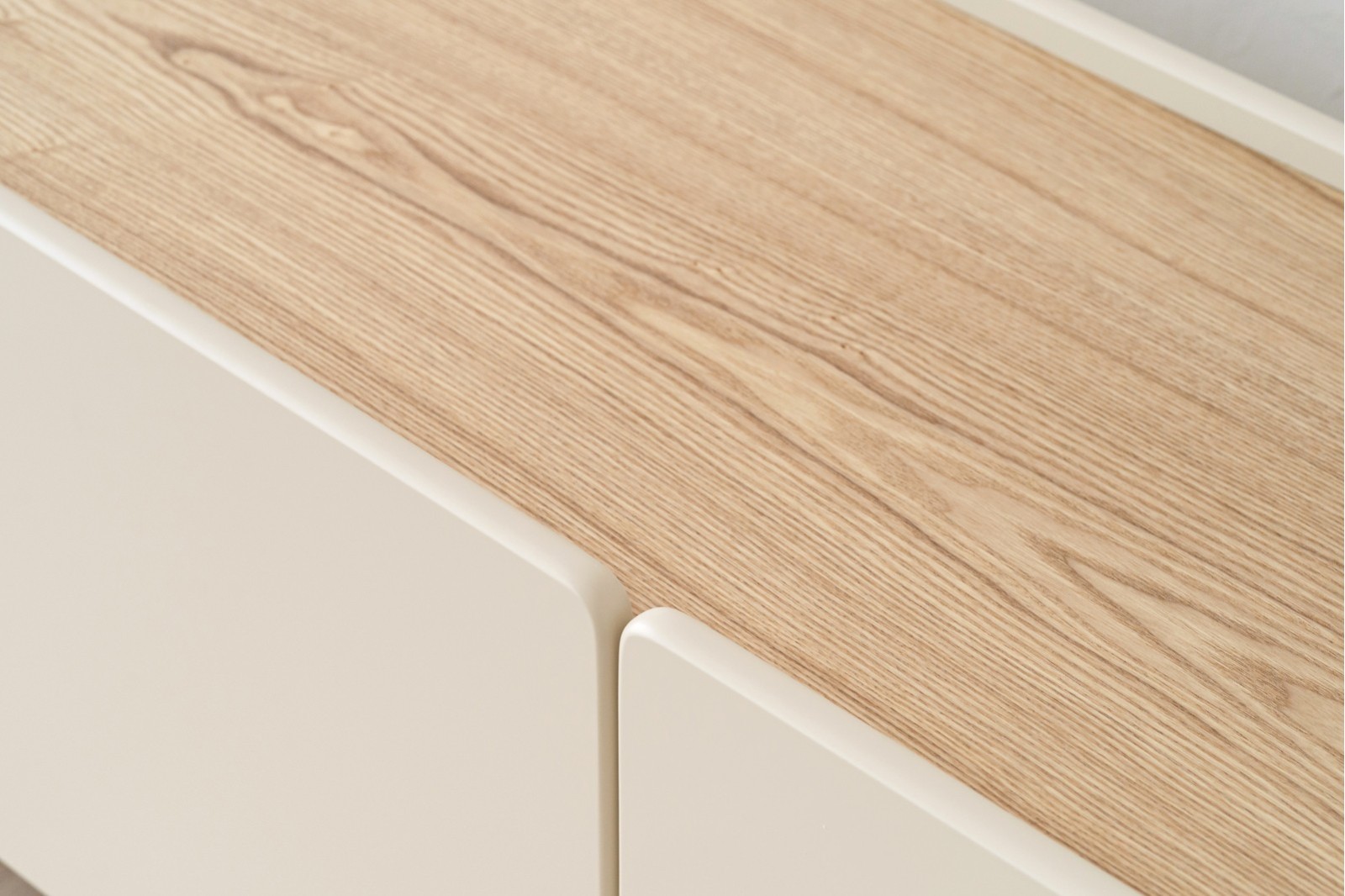 MUEBLE TV CENZA. BEIGE MATE Y FRESNO