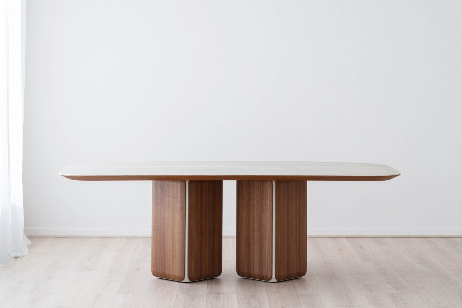 MESA COMEDOR CASTRO. CERÁMICO Y NOGAL