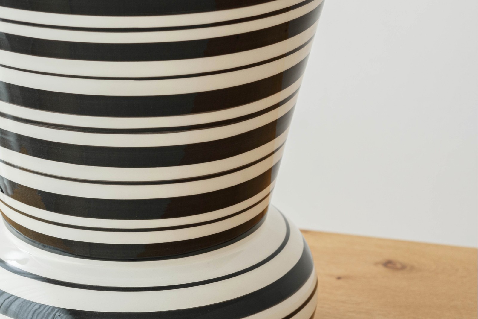 PIEZA DECORATIVA DE CERAMICA LINEA