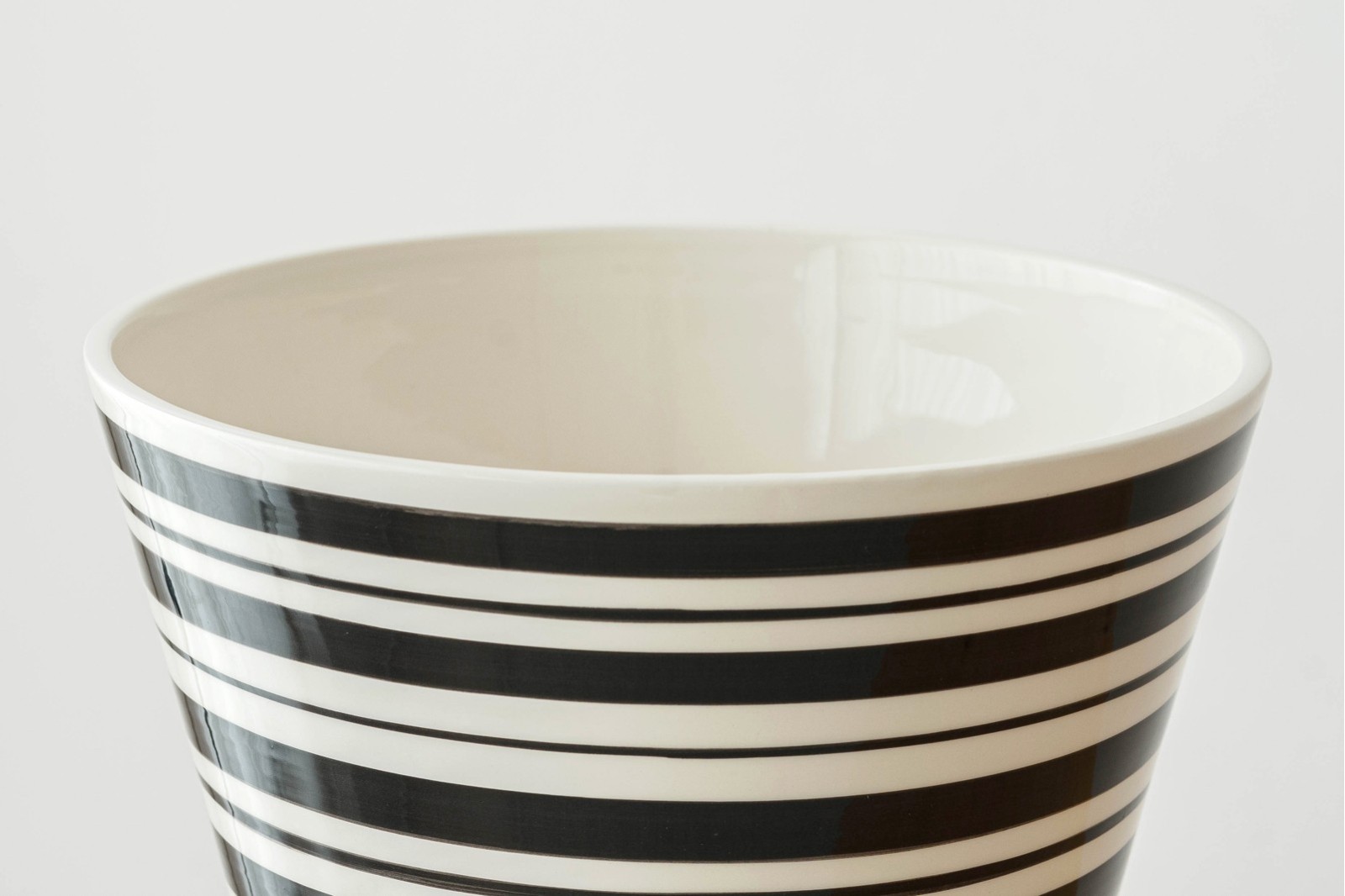 PIEZA DECORATIVA DE CERAMICA LINEA