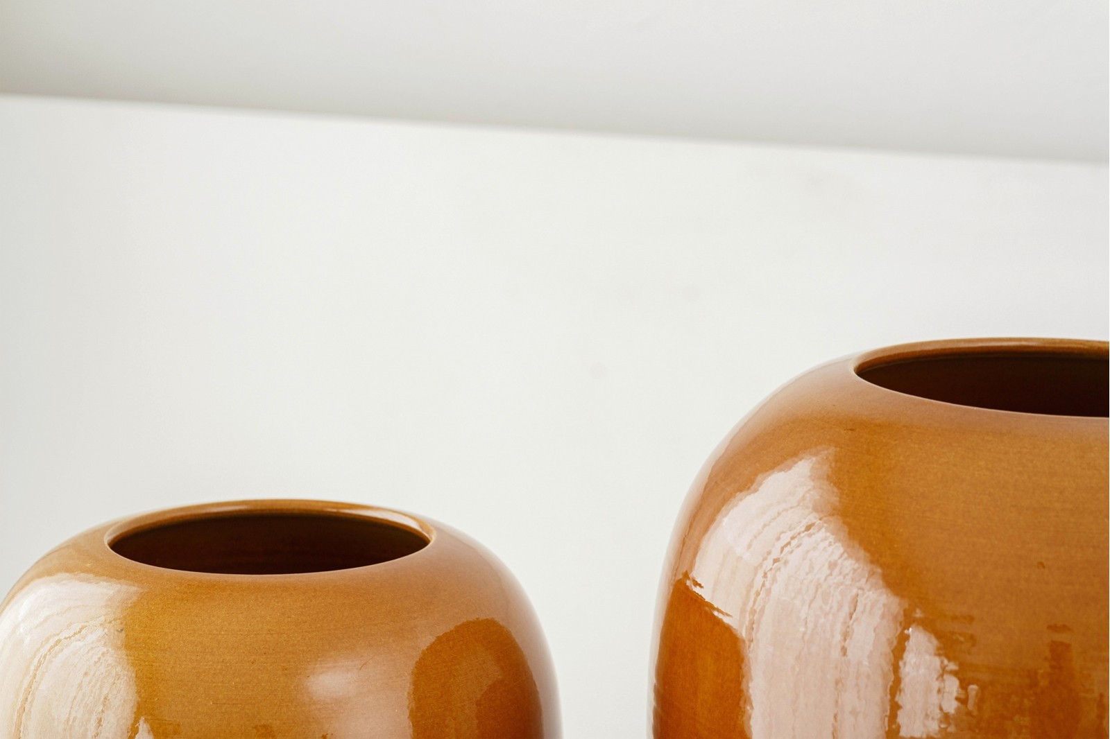 COLECCIÓN AURA : JARRONES CERÁMICA CARAMELO| VP Interiorismo