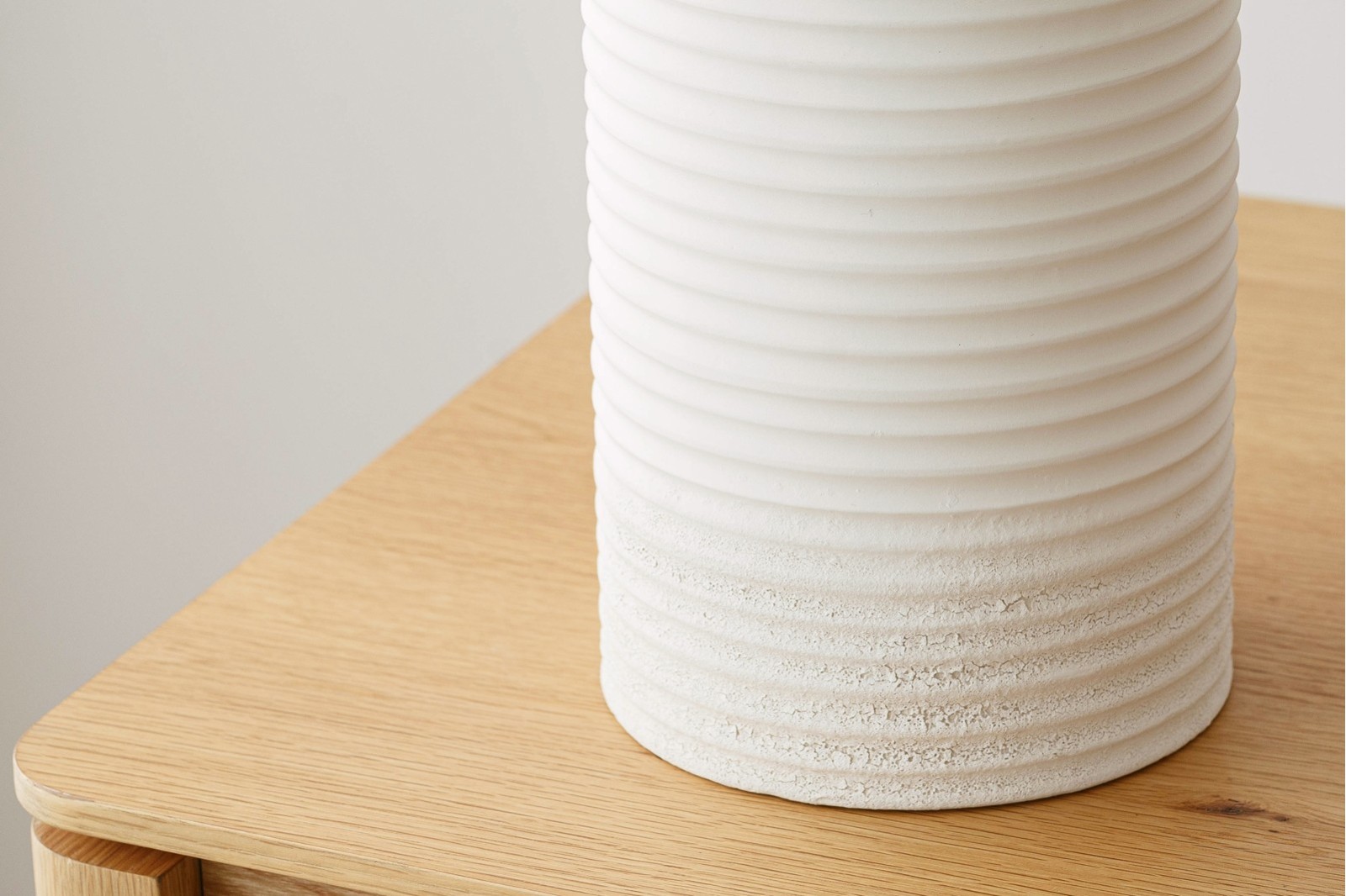 COLECCIÓN MISO : JARRONES CERÁMICA TEXTURA| VP Interiorismo