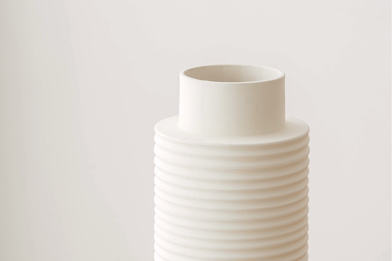 COLECCIÓN MISO : JARRONES CERÁMICA TEXTURA| VP Interiorismo