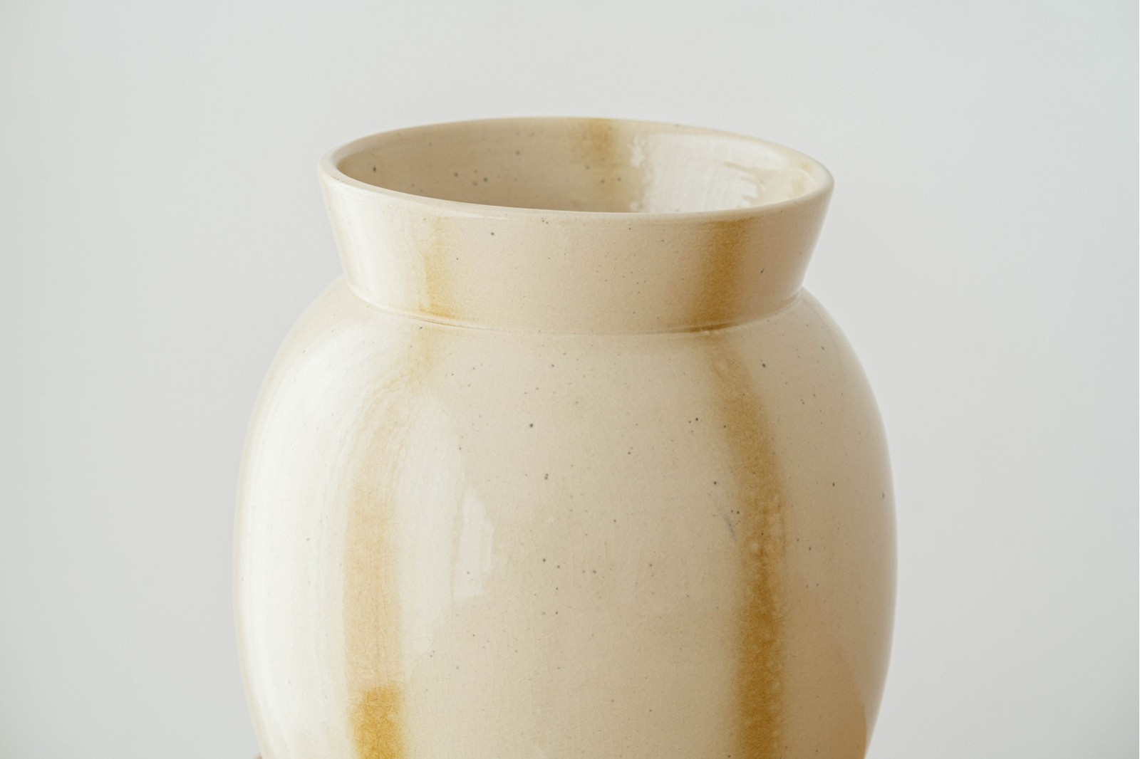COLECCIÓN LUMINA: VASIJAS CERÁMICA BEIGE COLOR| VP Interiorismo