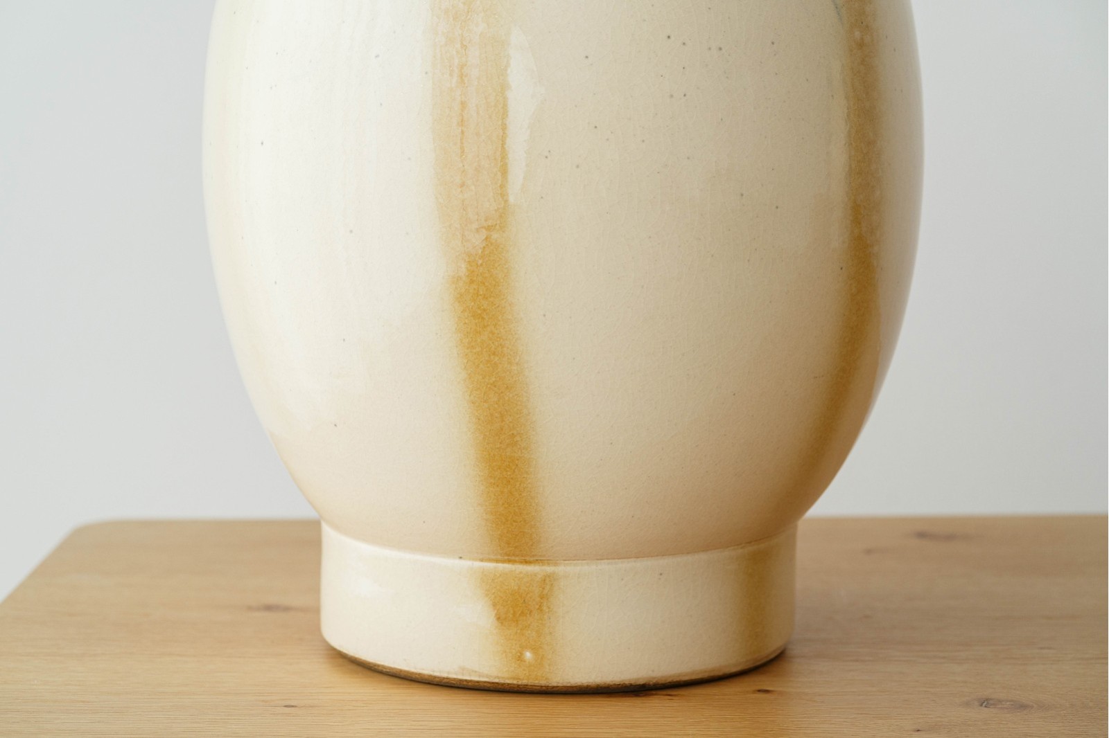 COLECCIÓN LUMINA: VASIJAS CERÁMICA BEIGE COLOR| VP Interiorismo