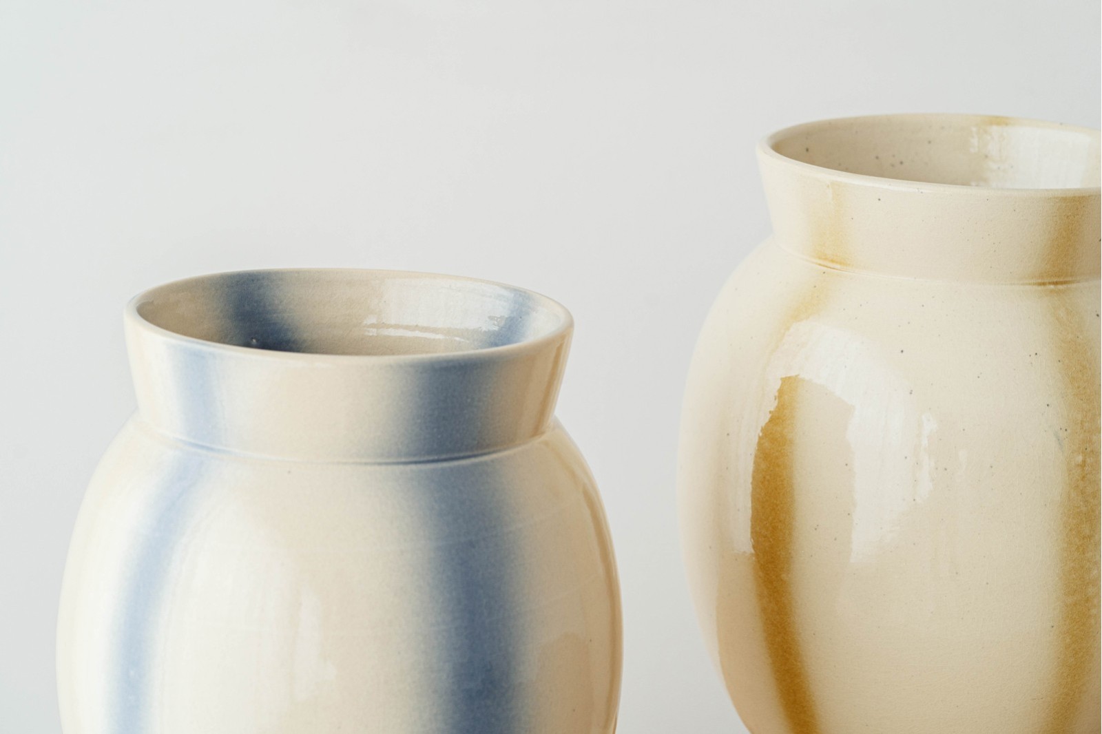 COLECCIÓN LUMINA: VASIJAS CERÁMICA BEIGE COLOR| VP Interiorismo