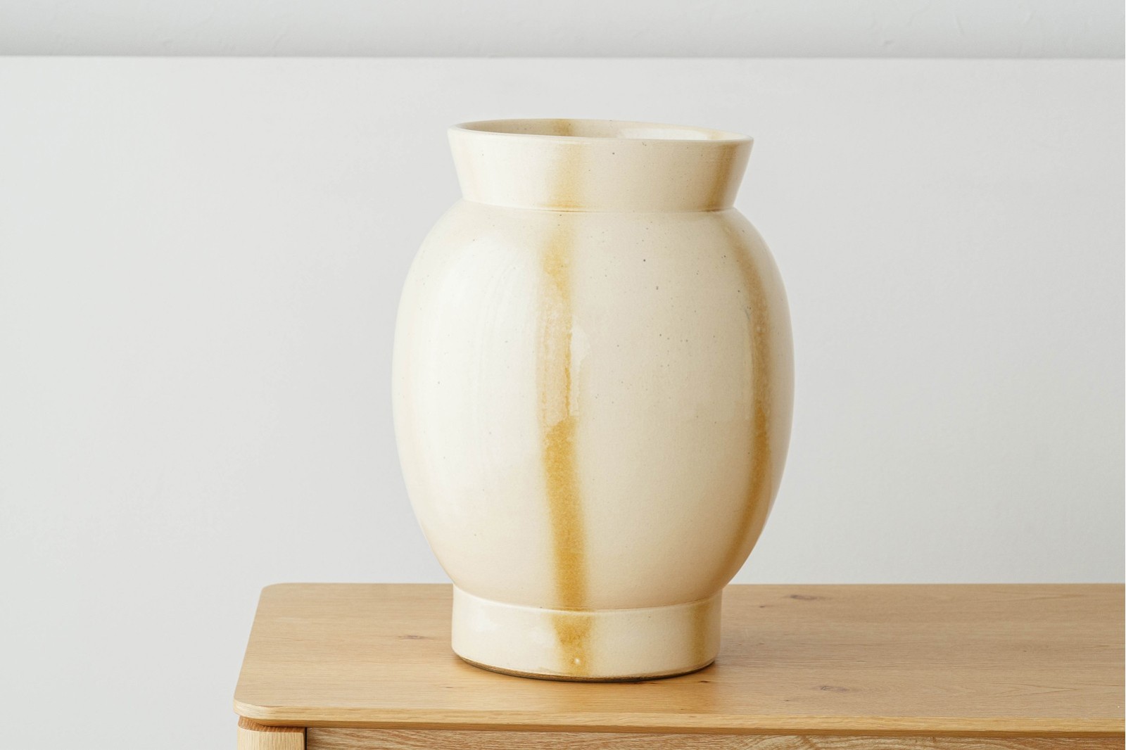 COLECCIÓN LUMINA: VASIJAS CERÁMICA BEIGE COLOR| VP Interiorismo