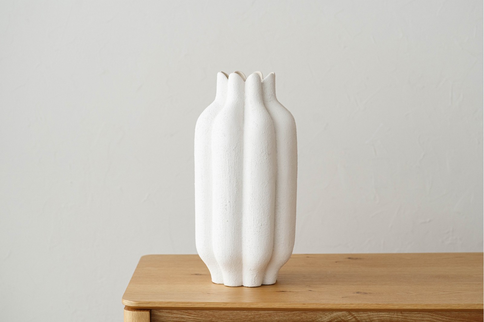 COLECCIÓN MATERIA: JARRONES CERÁMICA BLANCO TEXTURA| VP Interiorismo