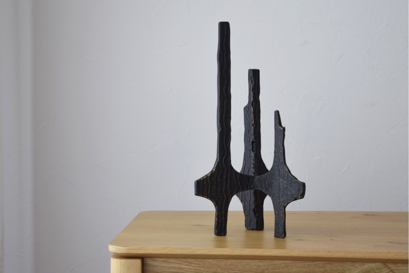 ESCULTURA ABSTRACTA VERTICAL. METAL