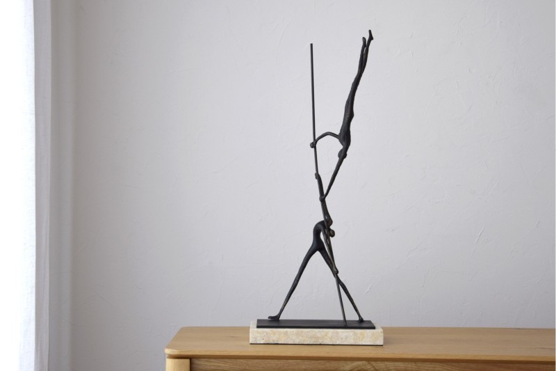 ESCULTURA SINERGIA. METAL Y MÁRMOL