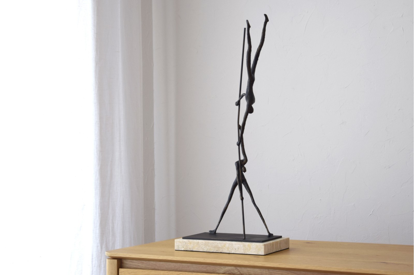 ESCULTURA SINERGIA. METAL Y MÁRMOL