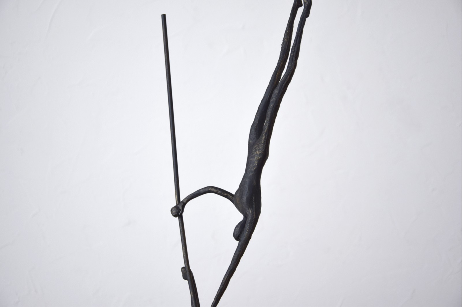 ESCULTURA SINERGIA. METAL Y MÁRMOL