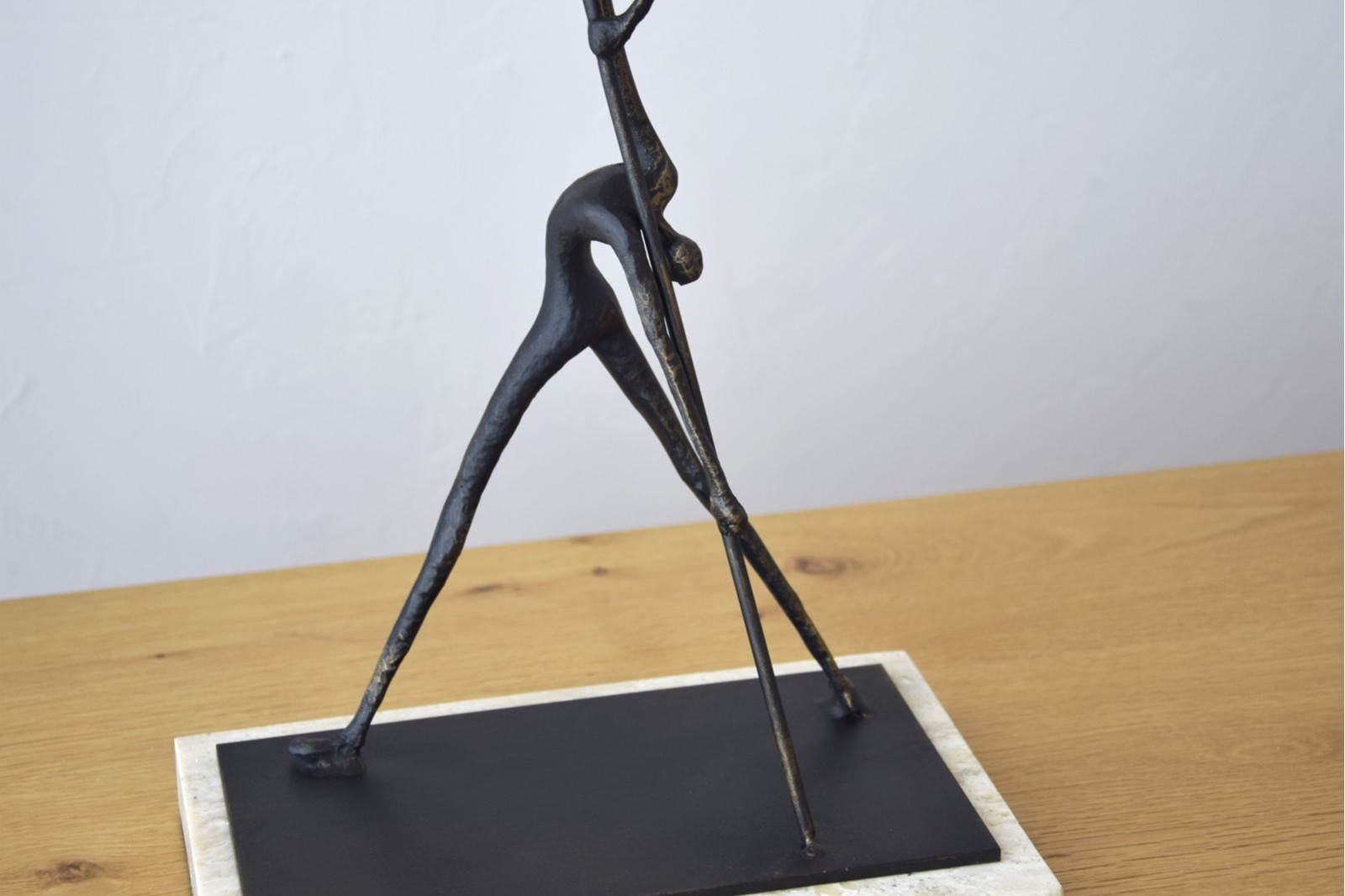 ESCULTURA SINERGIA. METAL Y MÁRMOL