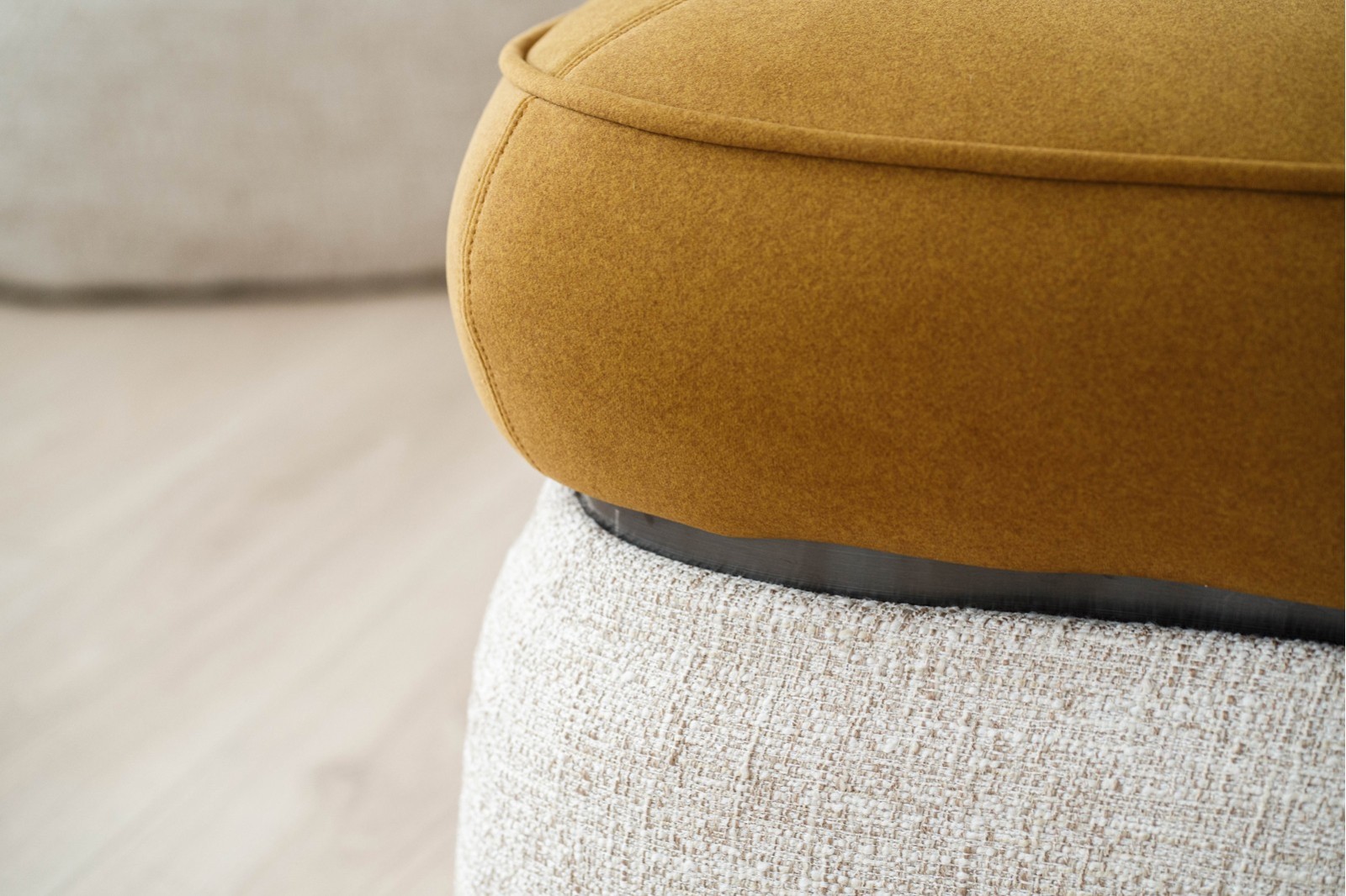 SET DE 2 PUFS DUNA. OCRE Y BEIGE