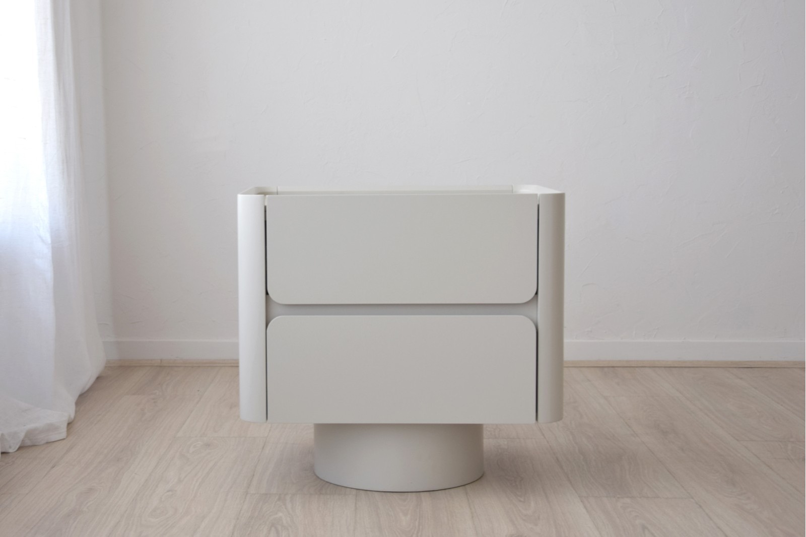 MESA AUXILAIR N.62. CERAMICO MATE Y GRIS