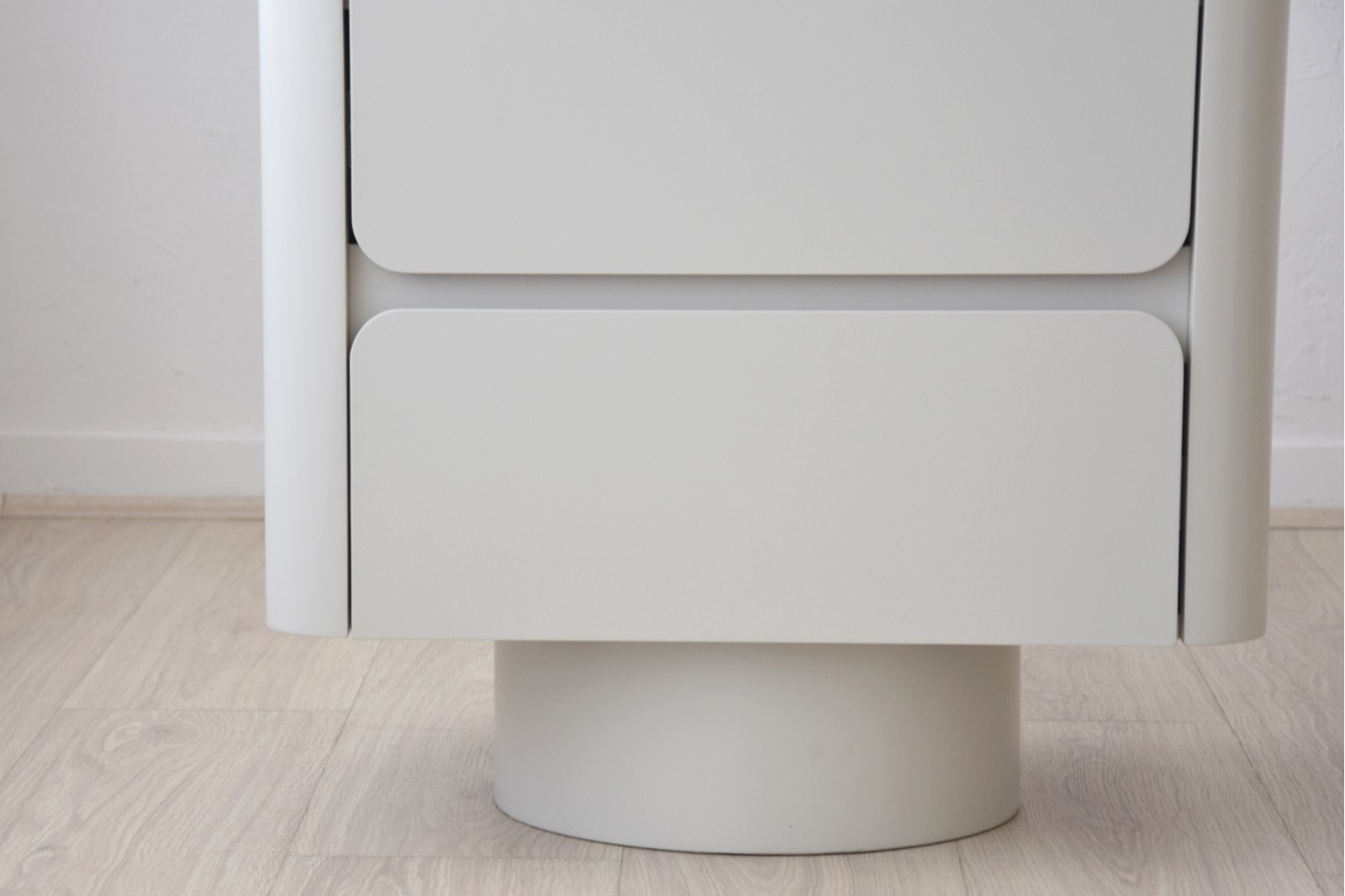 MESA AUXILAIR N.62. CERAMICO MATE Y GRIS